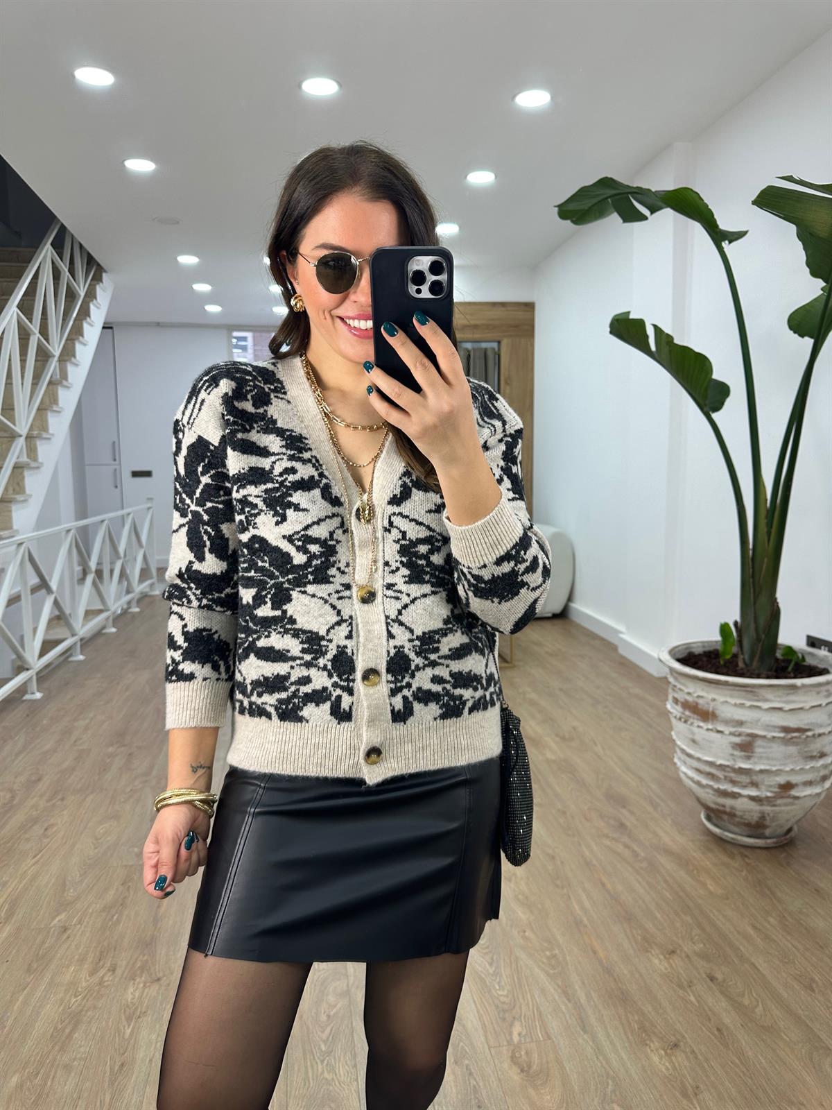 Marka Model Yaprak Desenli Hırka