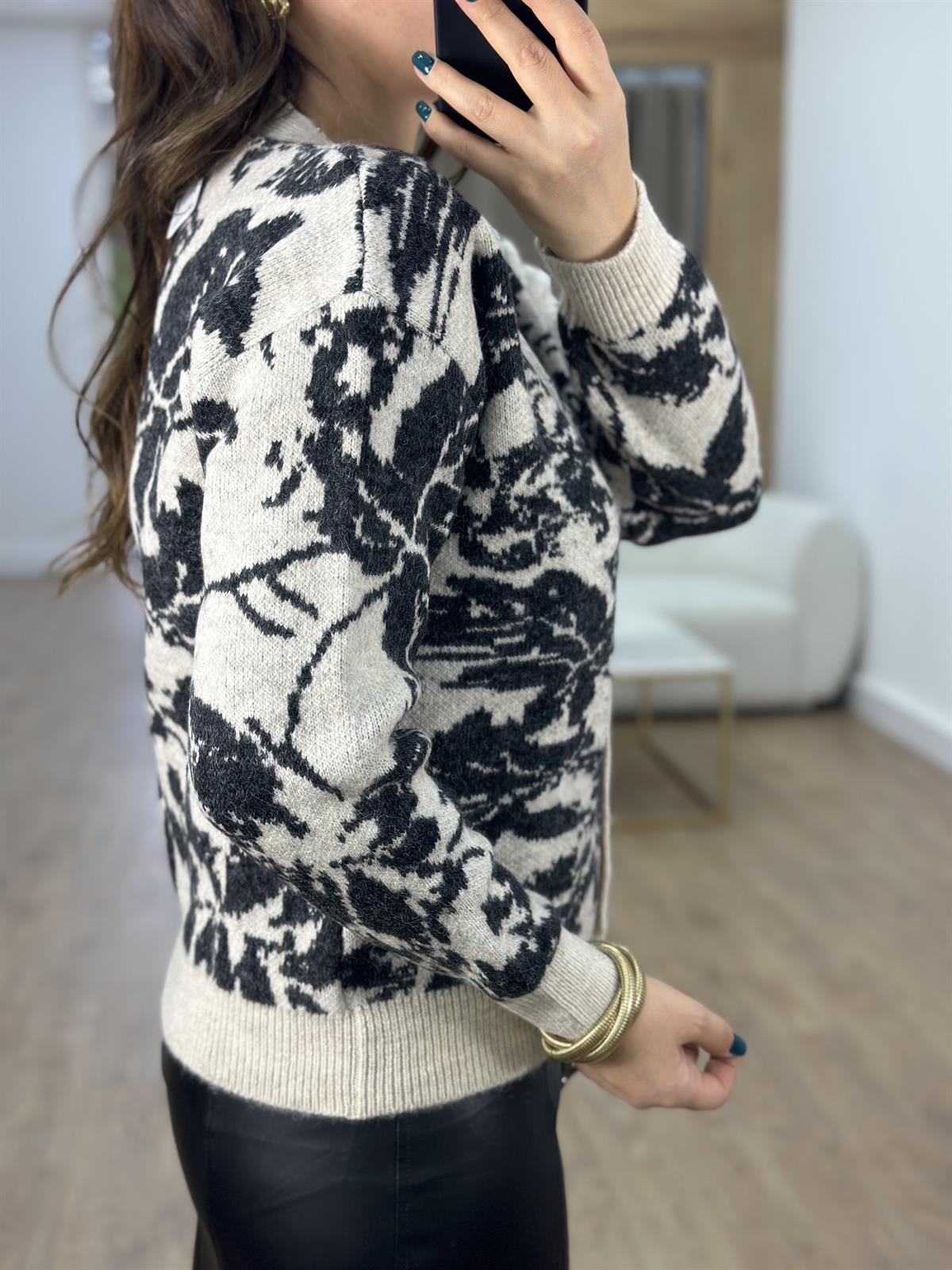 Marka Model Yaprak Desenli Hırka