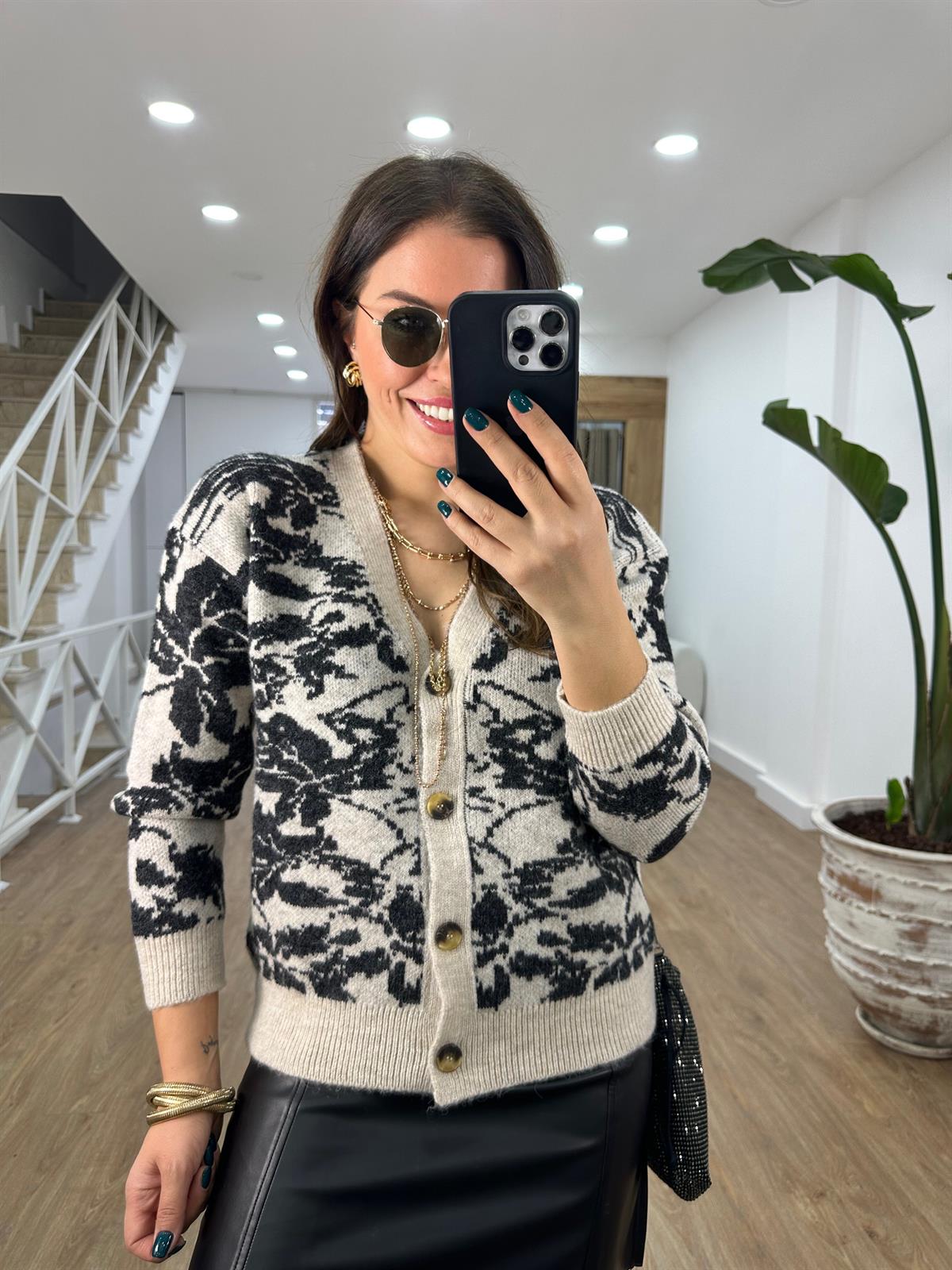 Marka Model Yaprak Desenli Hırka