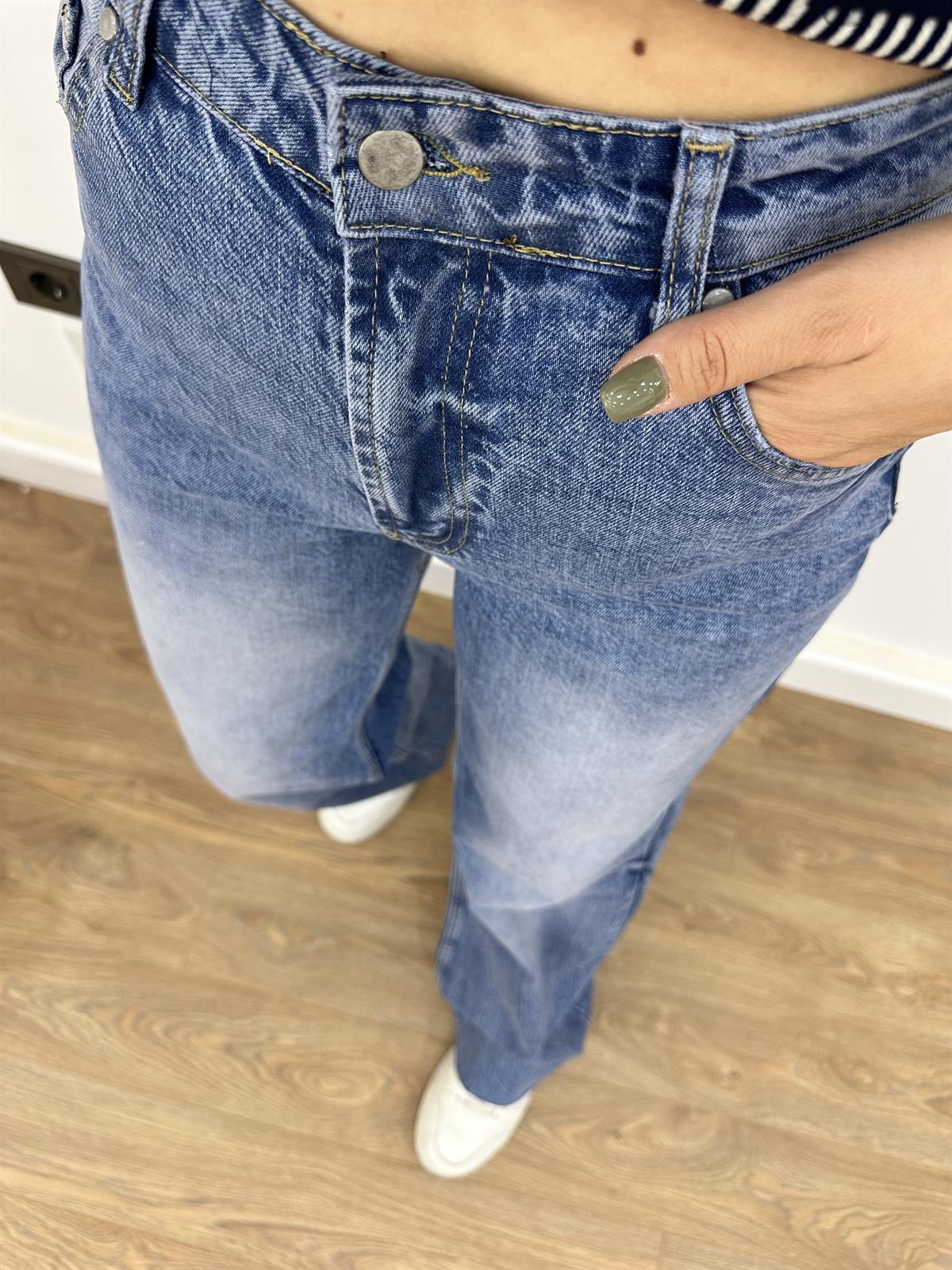 Mavi Yıkamalı Straight Jean