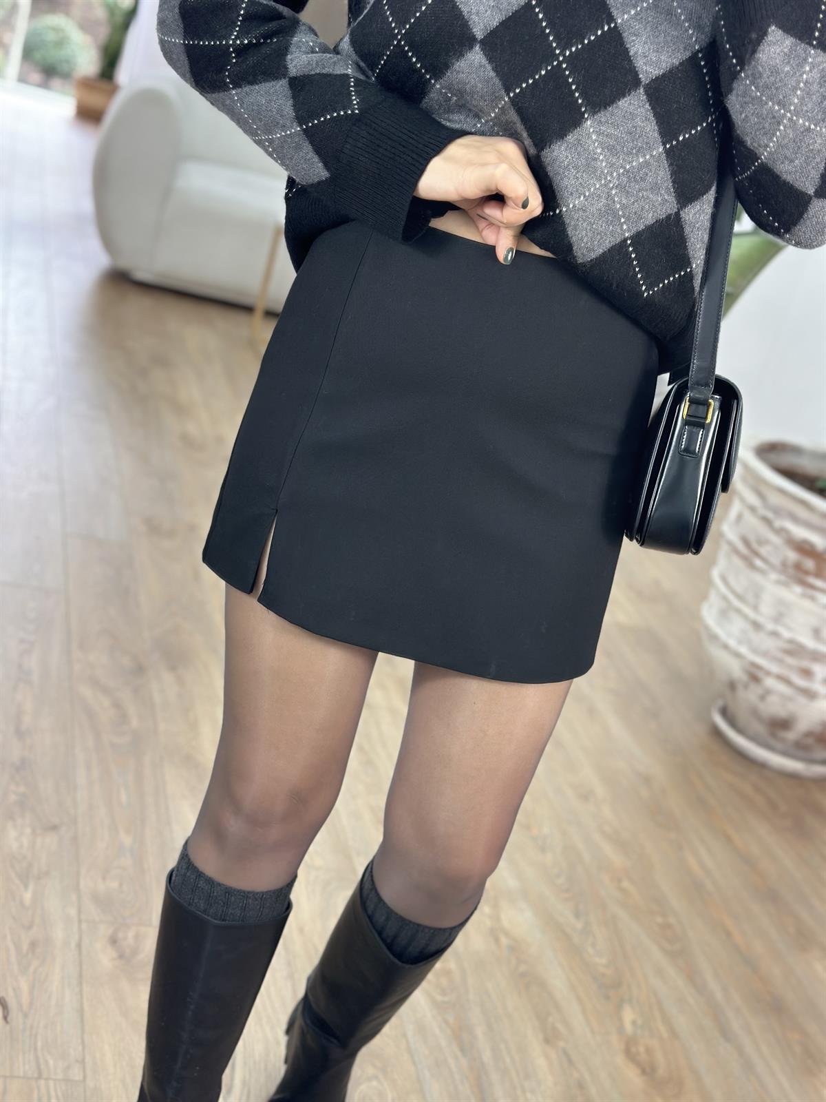 Mini Yırtmaçlı Şort Etek - Siyah