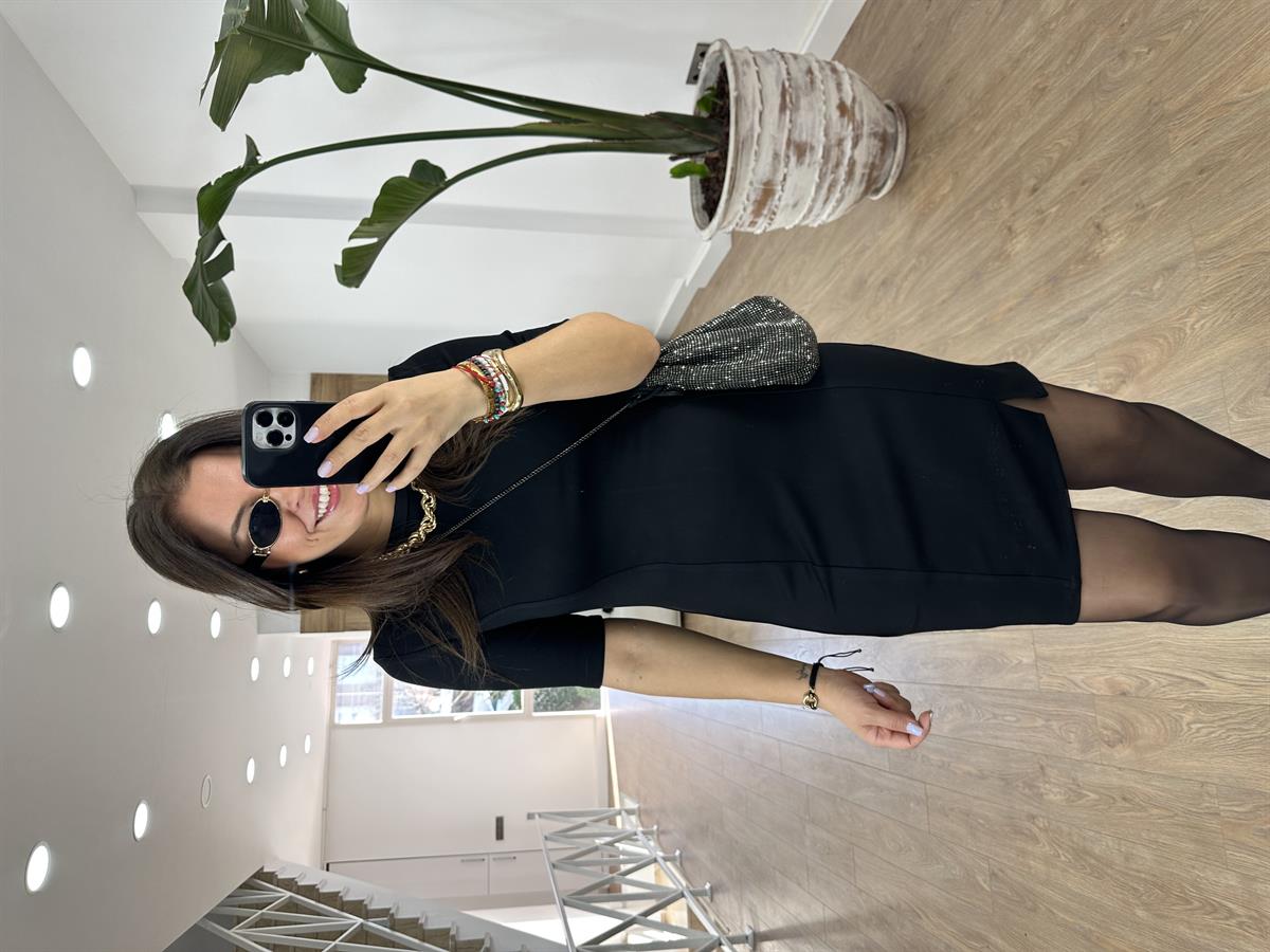 Minik Yırtmaçlı Likralı Kısa Kollu Elbise-Siyah