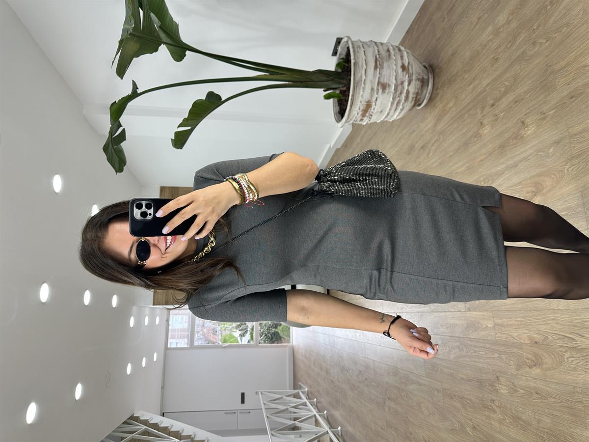 Minik Yırtmaçlı Likralı Kısa Kollu Elbise-Gri