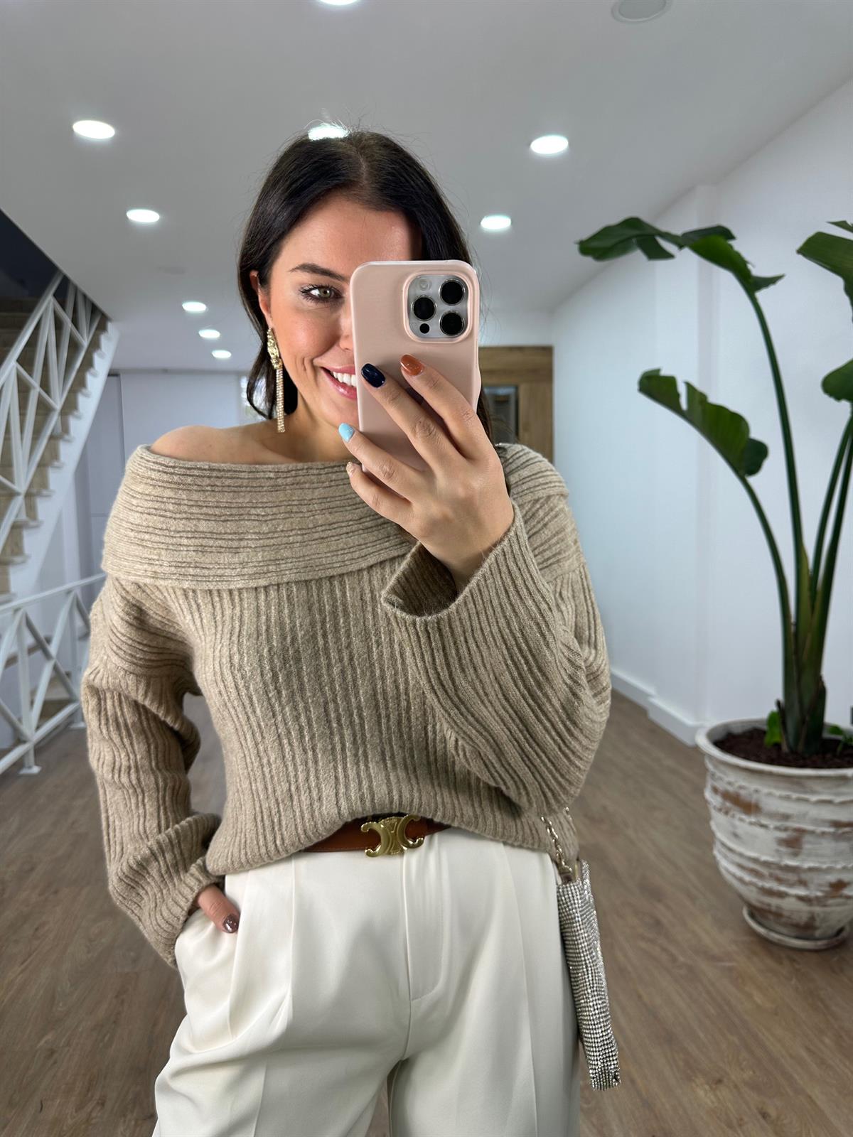 Madonna Yaka Yumoş Kazak-Bej