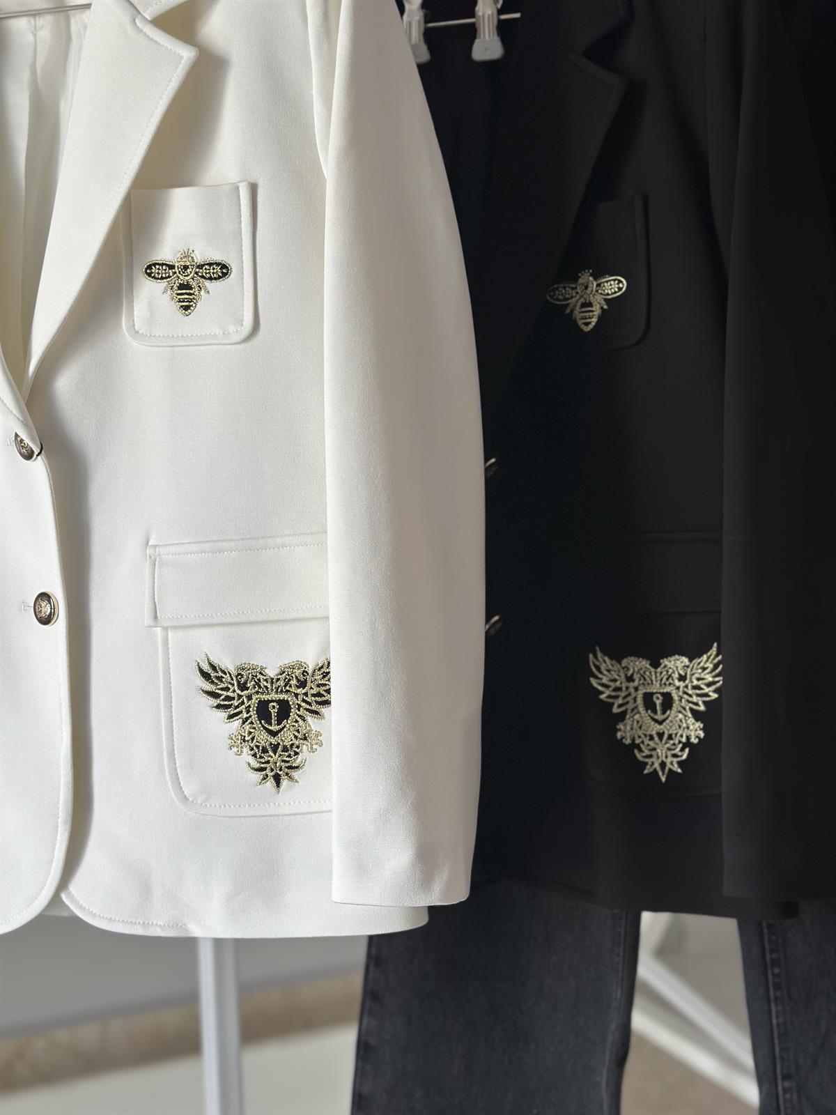 Nakış Detaylı Tasarım Ceket - Siyah