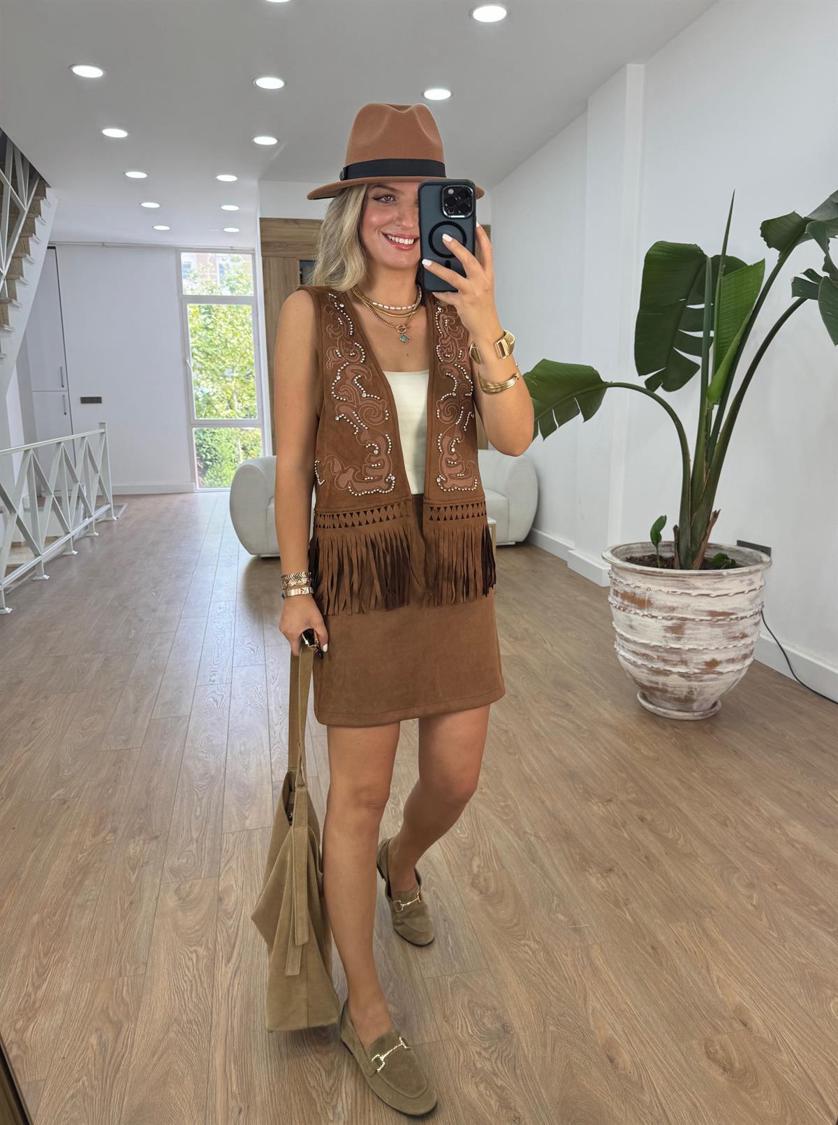 Nakış Detaylı Taşlı Süet Yelek