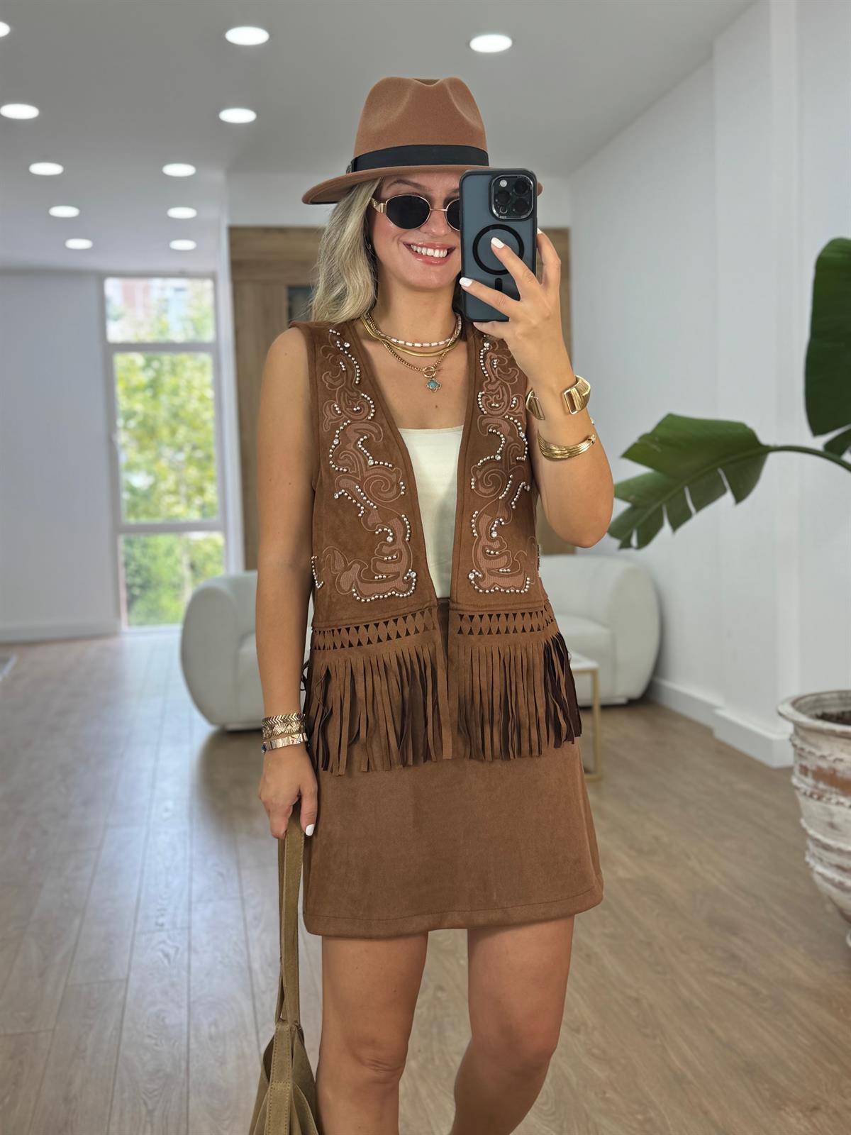 Nakış Detaylı Taşlı Süet Yelek