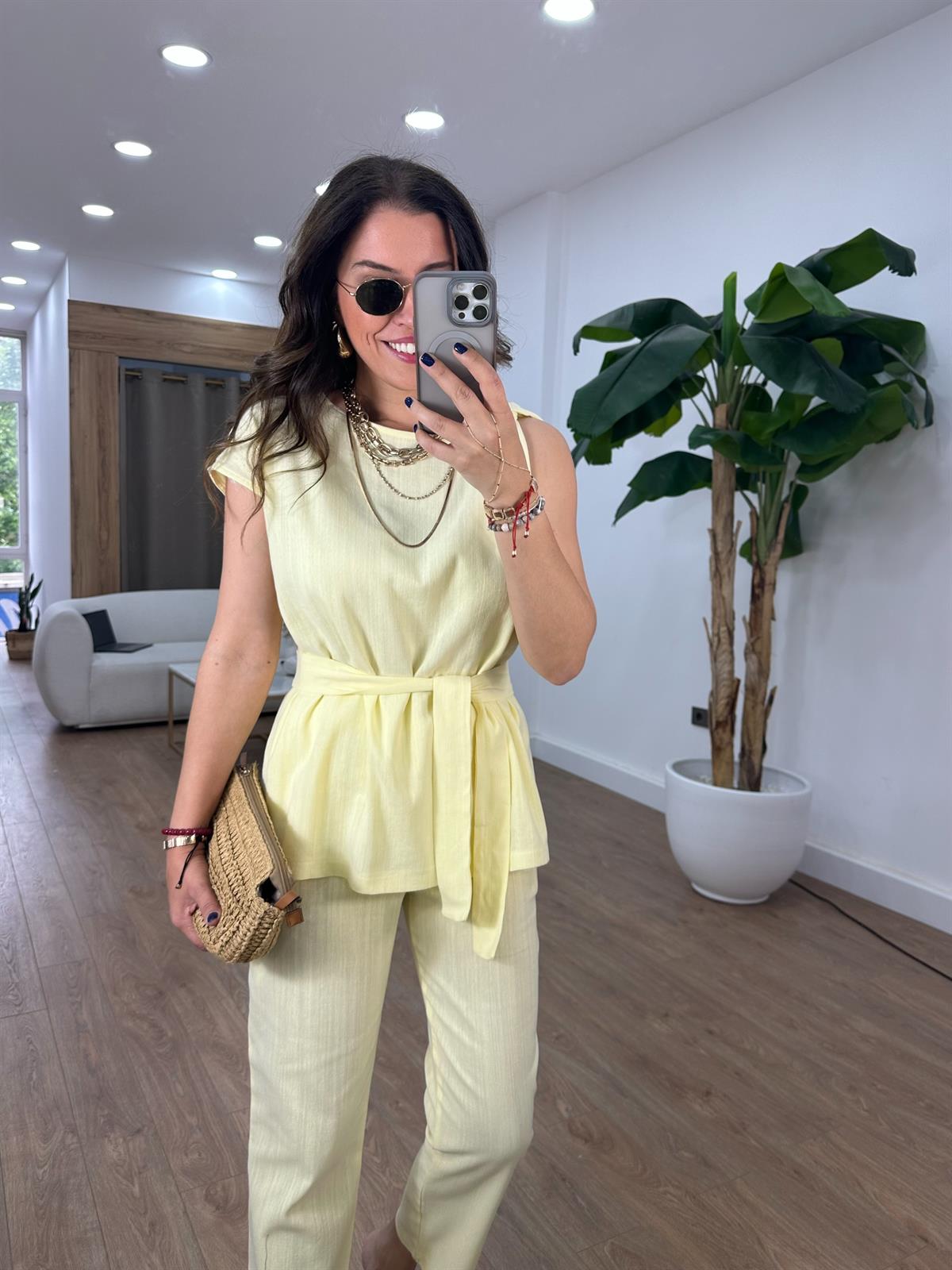 Omuz Detaylı Kuşaklı Keten Takım - Sarı