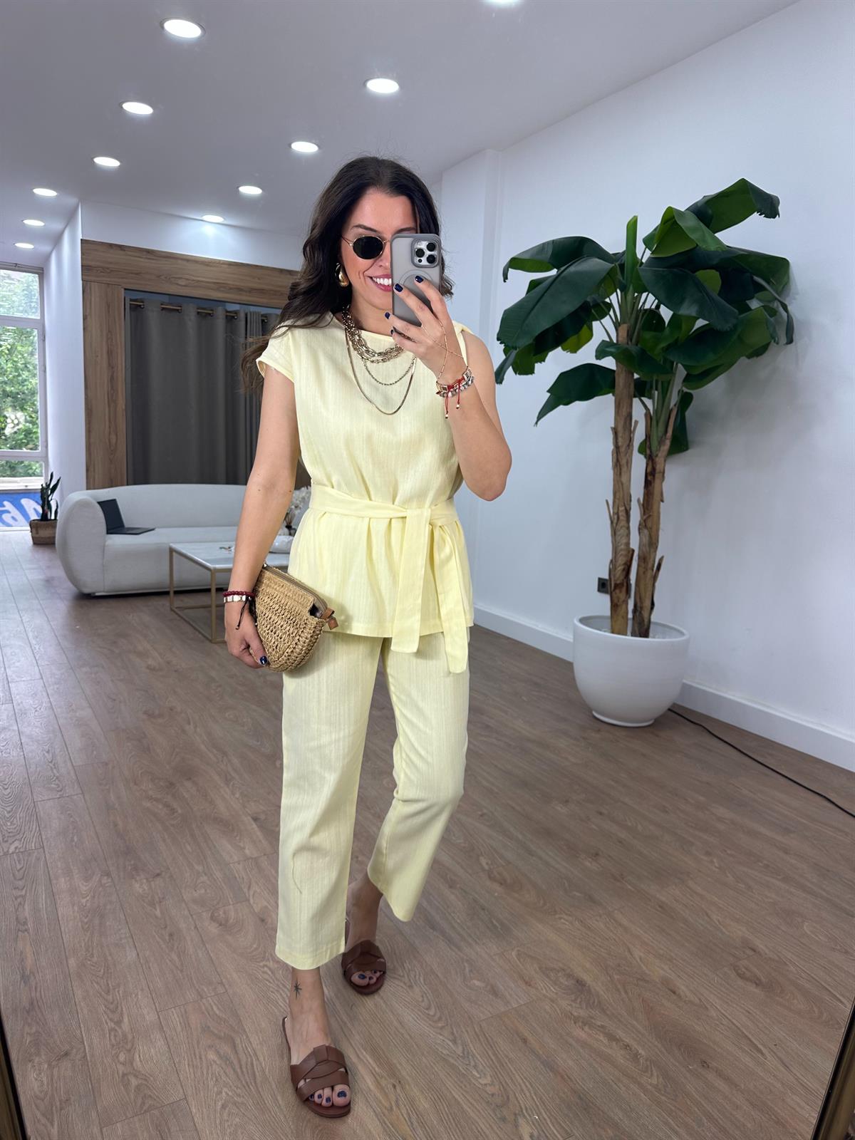 Omuz Detaylı Kuşaklı Keten Takım - Sarı