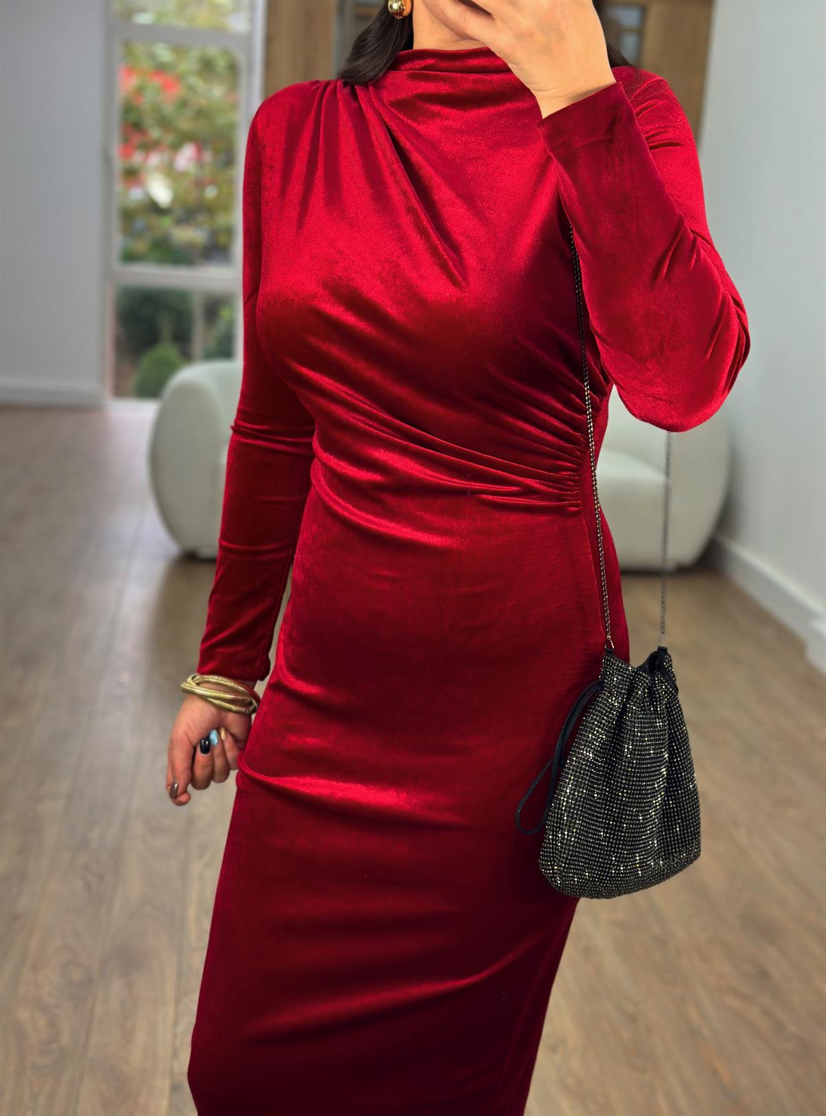 Omuz ve Bel Drapeli Kadife Elbise-Kırmızı