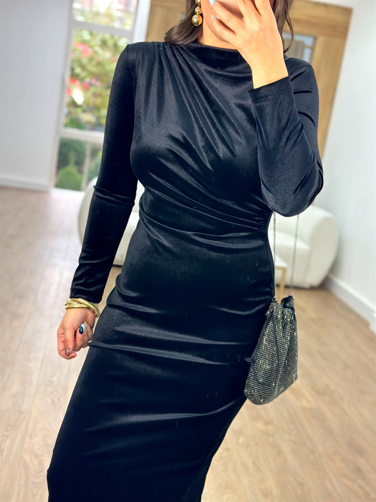 Omuz ve Bel Drapeli Kadife Elbise-Siyah