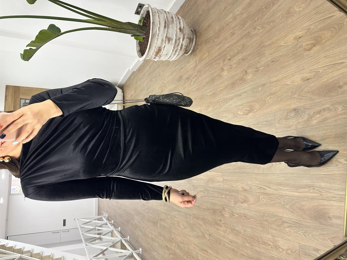 Omuz ve Bel Drapeli Kadife Elbise-Siyah