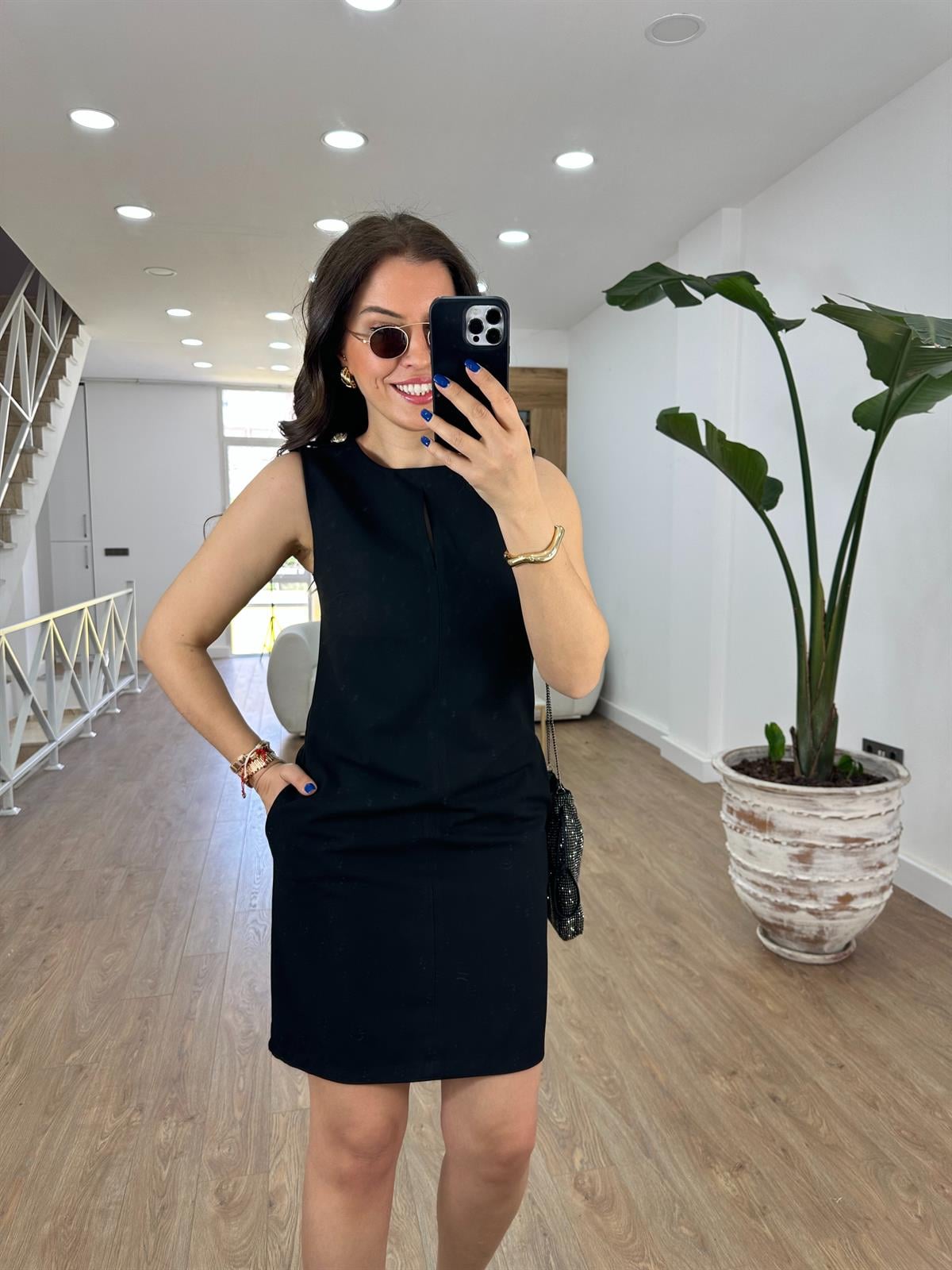 Omuzları Apoletli Gold Düğme Detaylı Cepli Elbise-Siyah