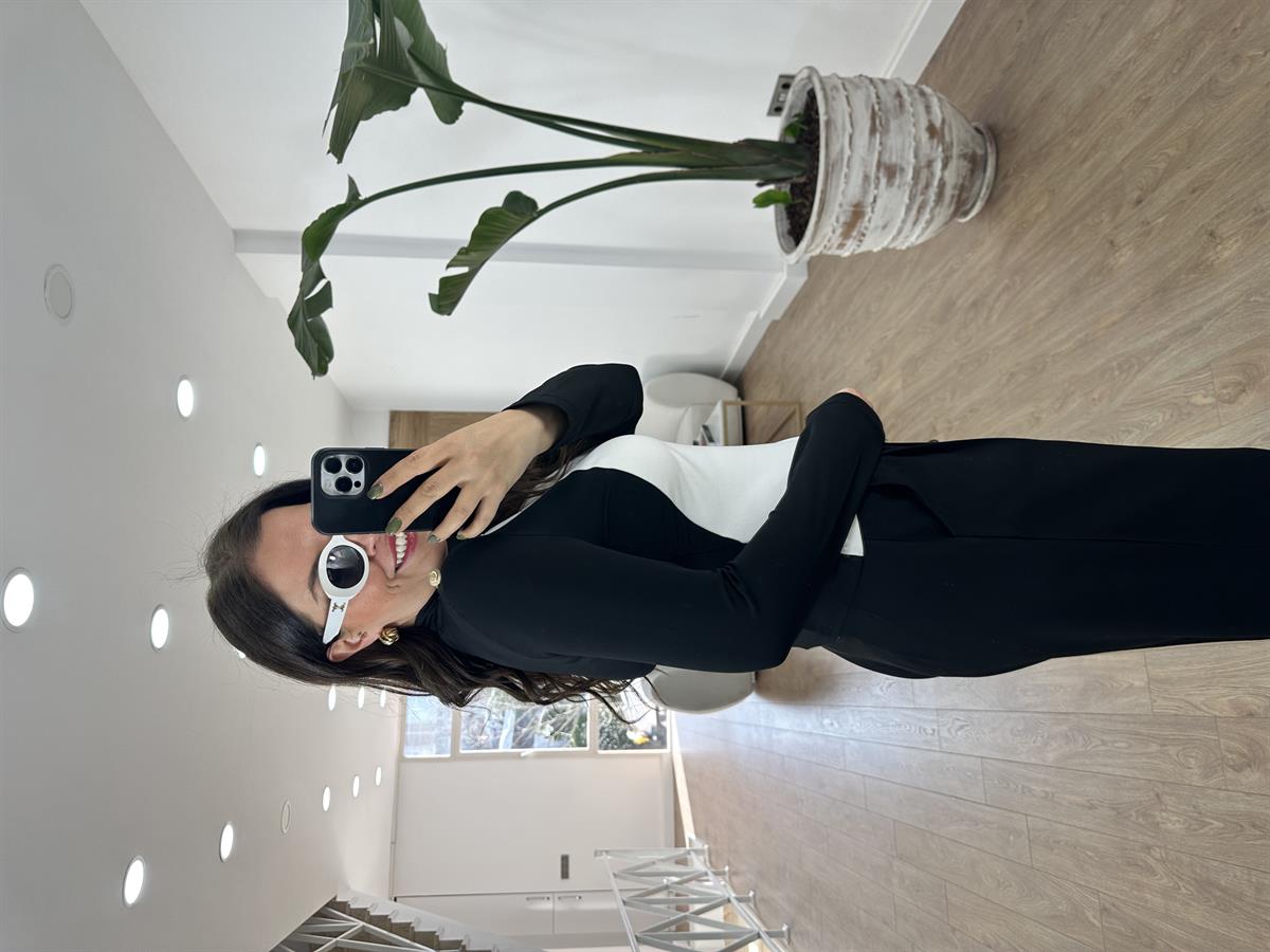 Omuzları Düğmeli Asimetrik Bluz