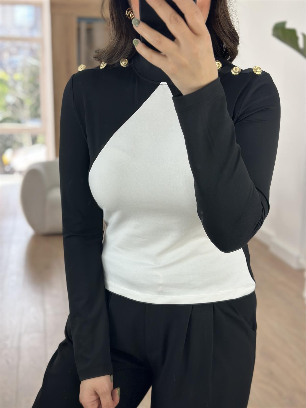 Omuzları Düğmeli Asimetrik Bluz