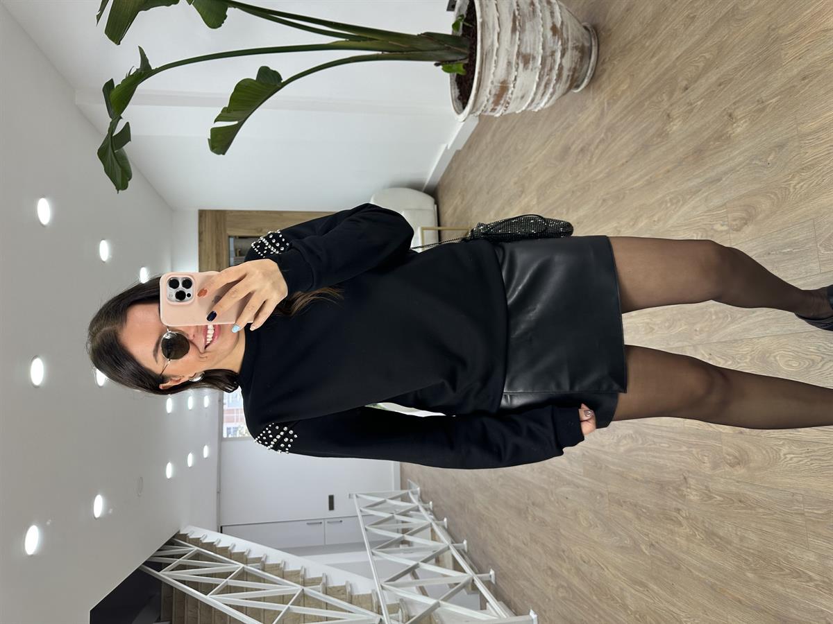 Omuzları Taşlı Sweatshirt