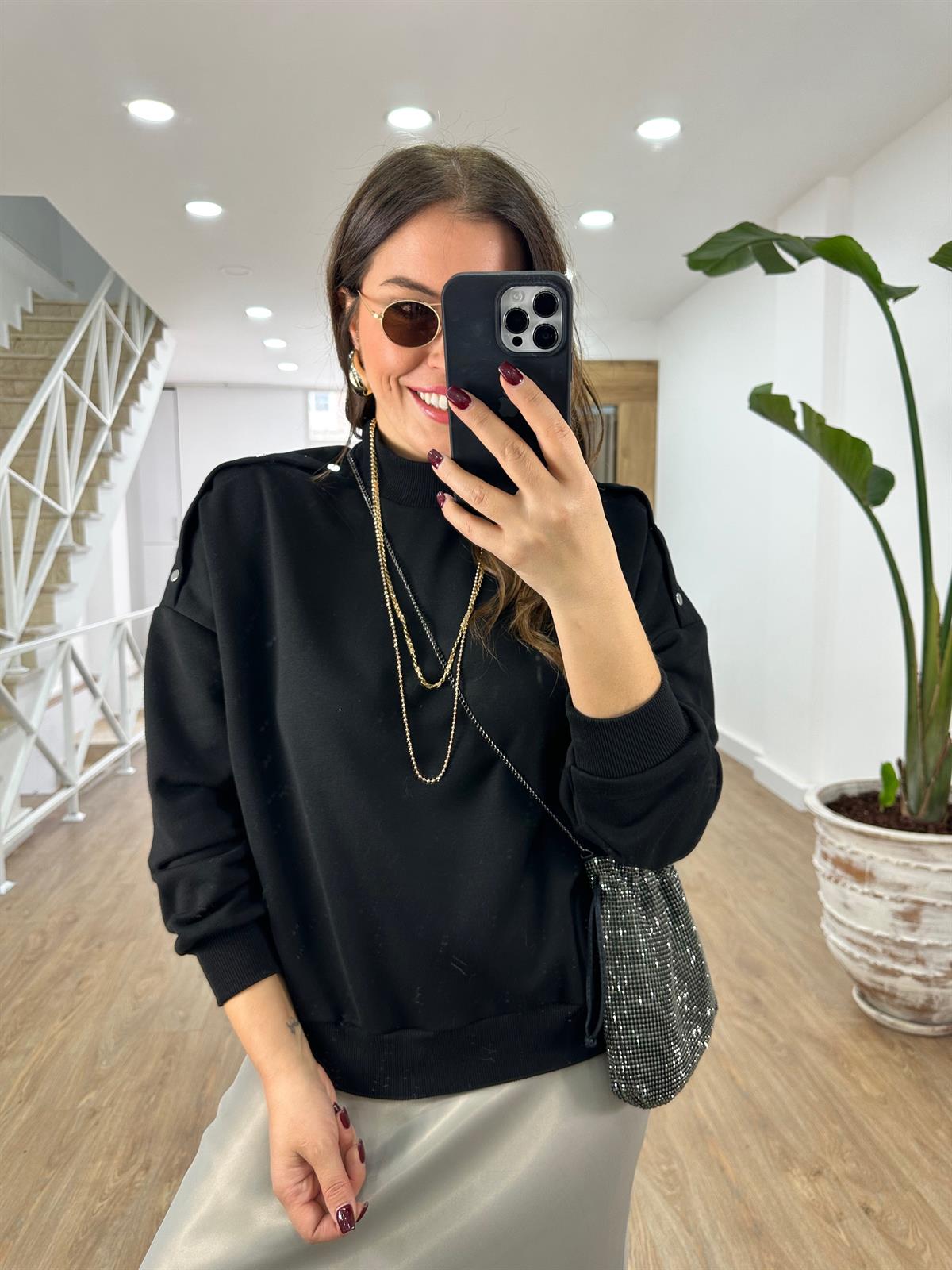 Omzu Çıtçıtlı Basic Sweatshirt-Siyah