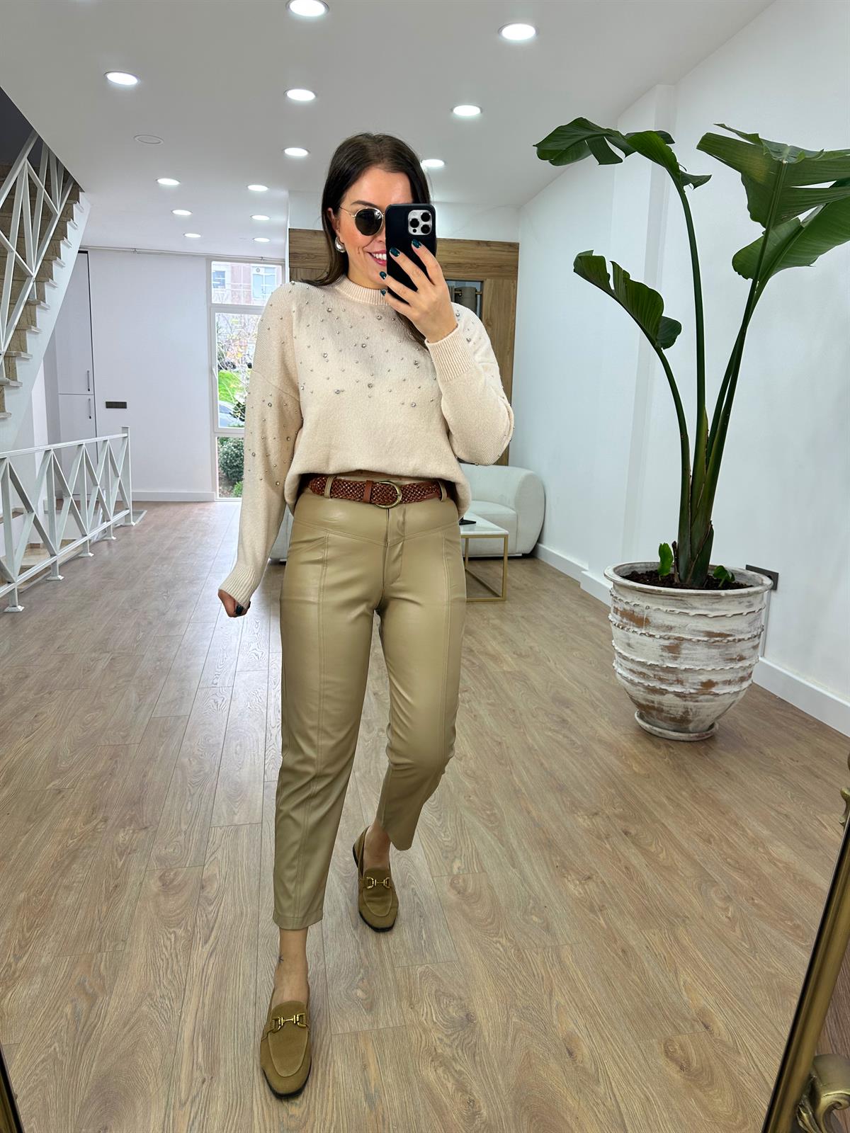 Önden Dikiş Detaylı Cepli Deri Pantolon-Vizon