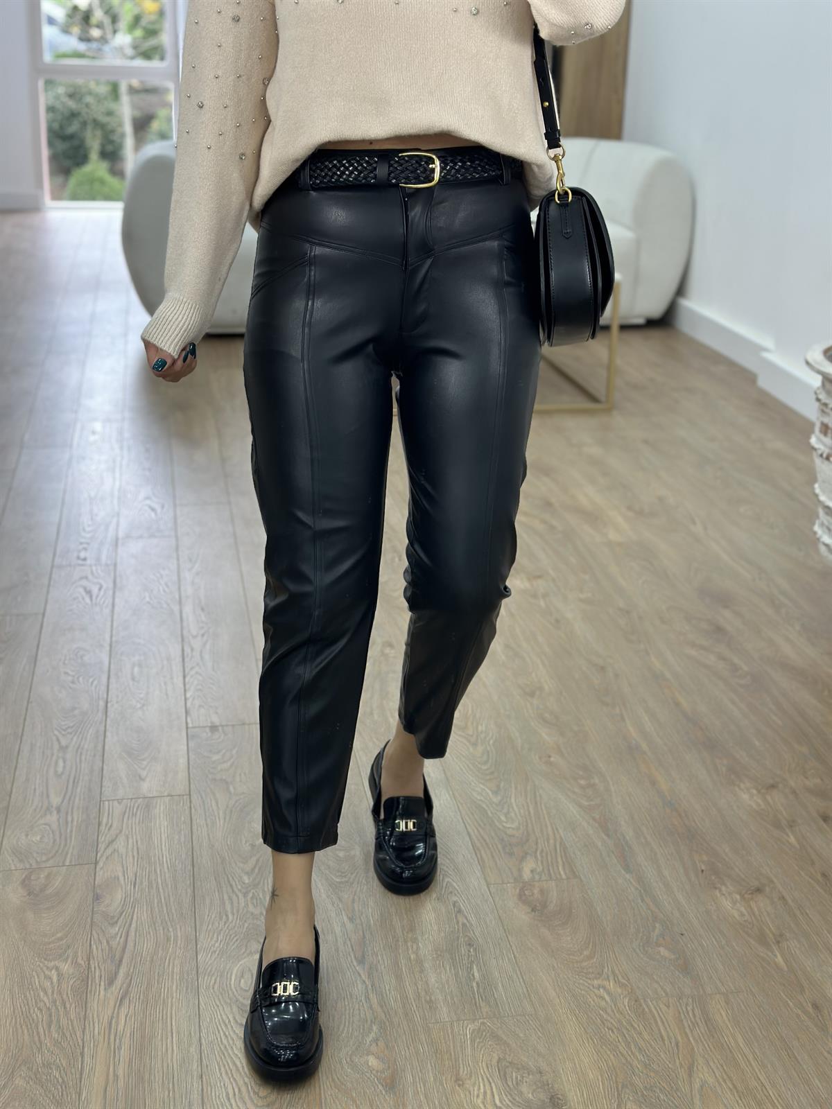 Önden Dikiş Detaylı Cepli Deri Pantolon-Siyah