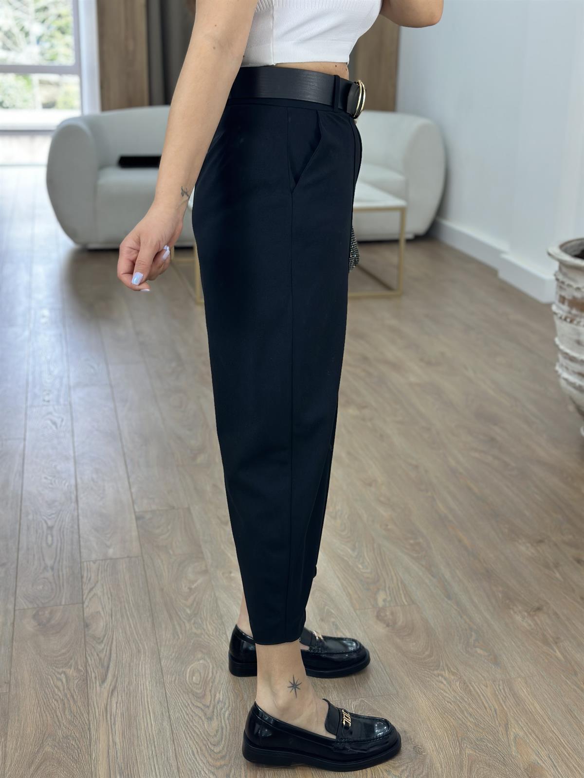 Önden Dikişli Kendinden Kemerli Havuç Pantolon-Siyah