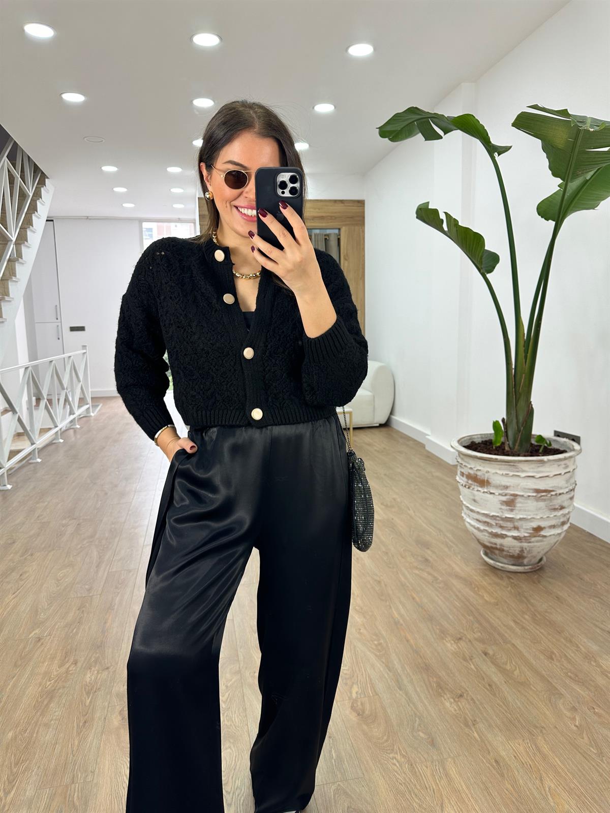 Önden Düğmeli Örgü Hırka-Siyah