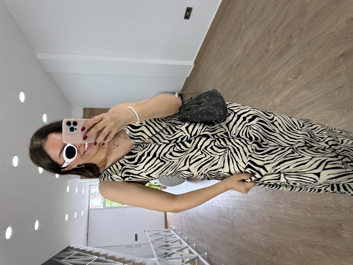 Önü Arkası V Zebra Elbise-Siyah