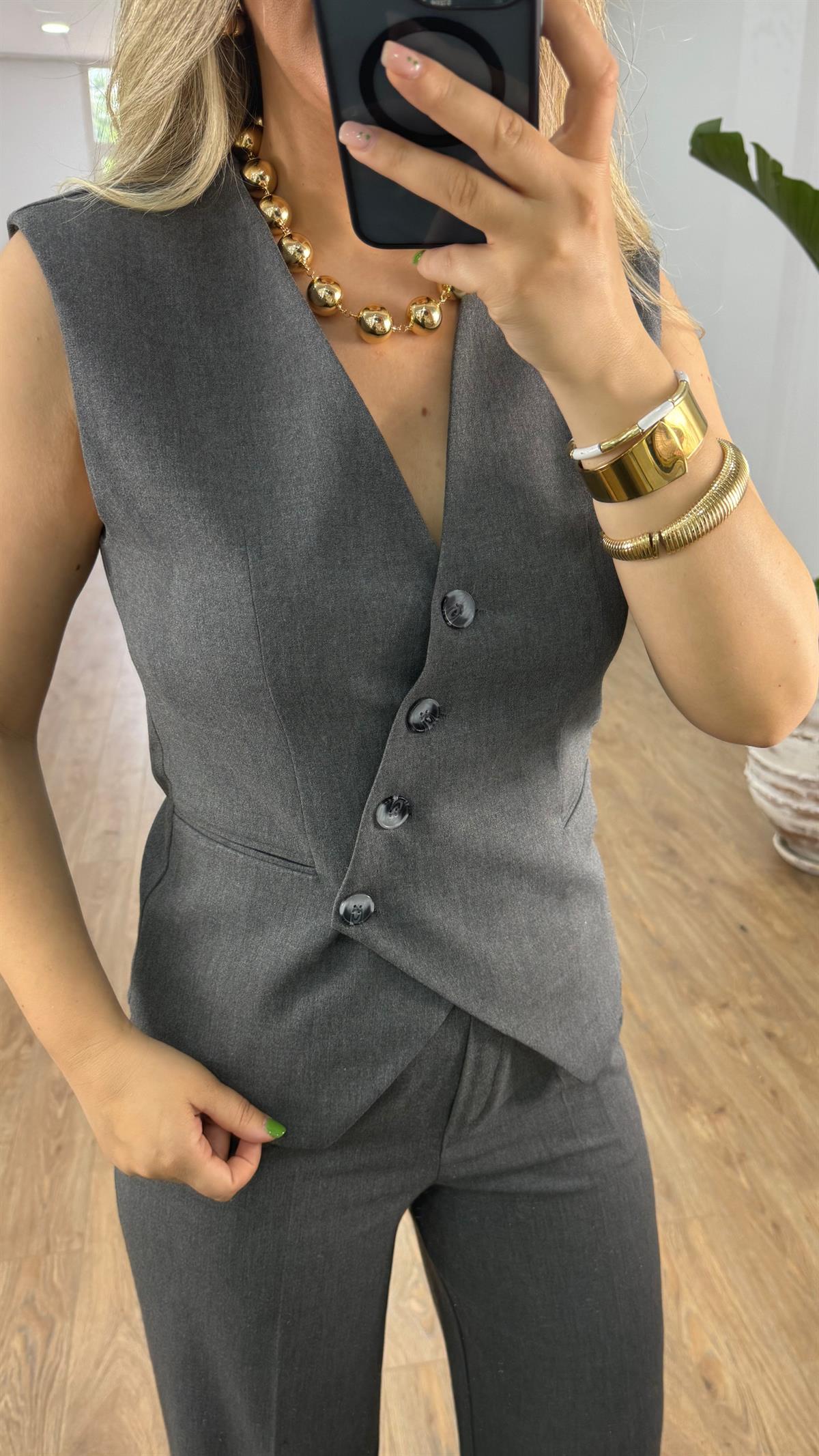 Önü Çapraz Düğmeli Yelekli Takım-Gri