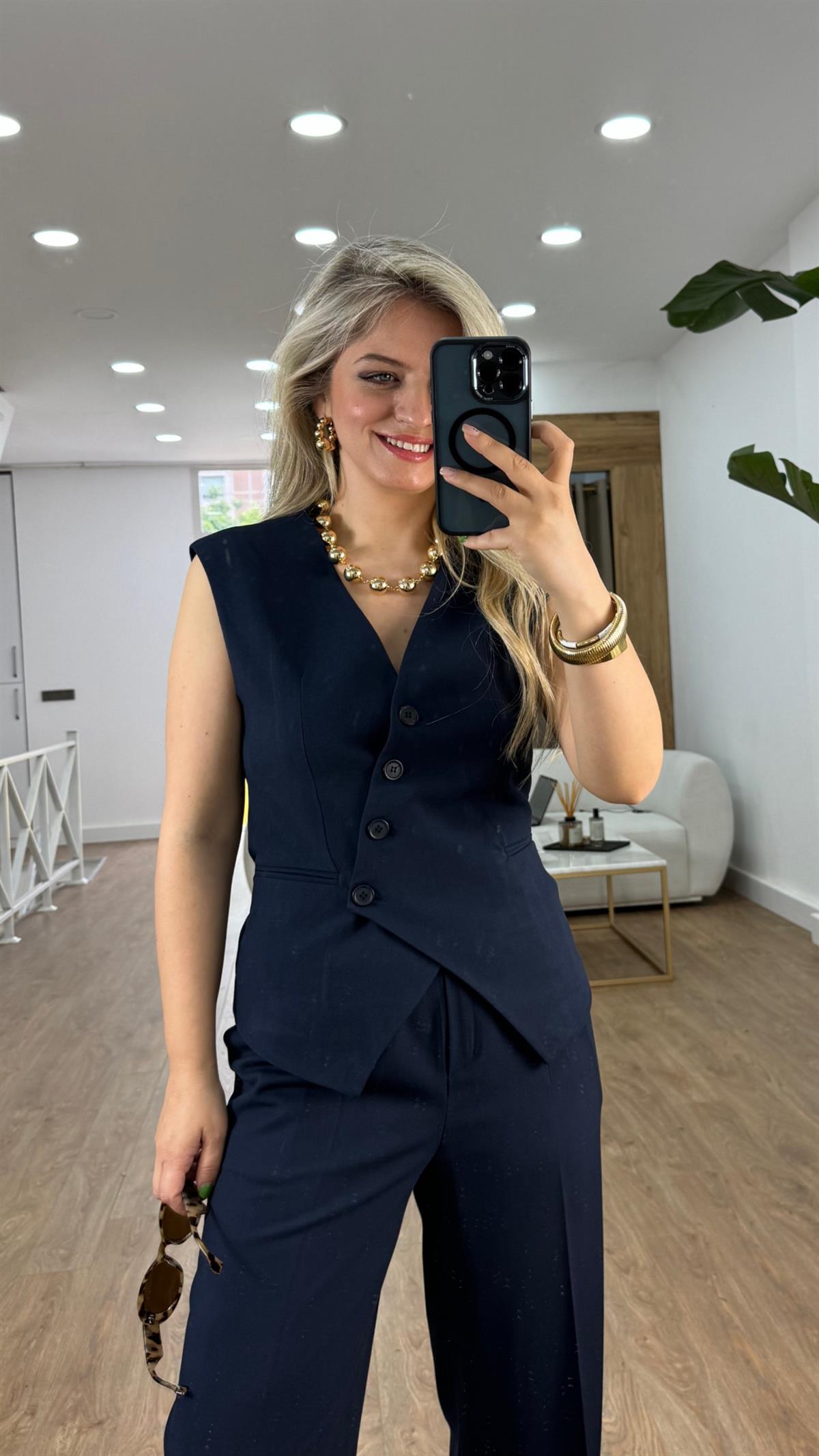 Önü Çapraz Düğmeli Yelekli Takım Lacivert