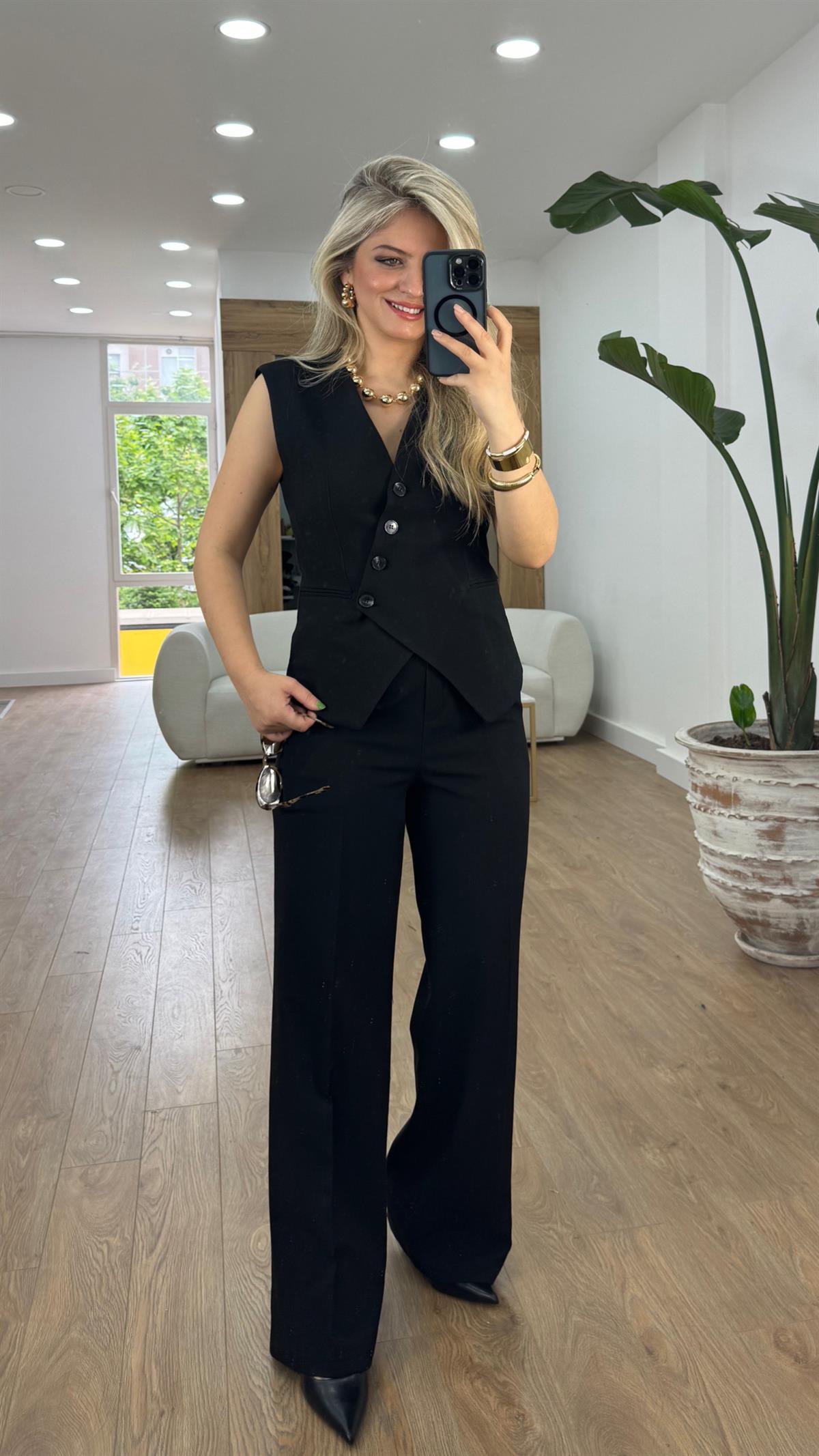 Önü Çapraz Düğmeli Yelekli Takım-Siyah