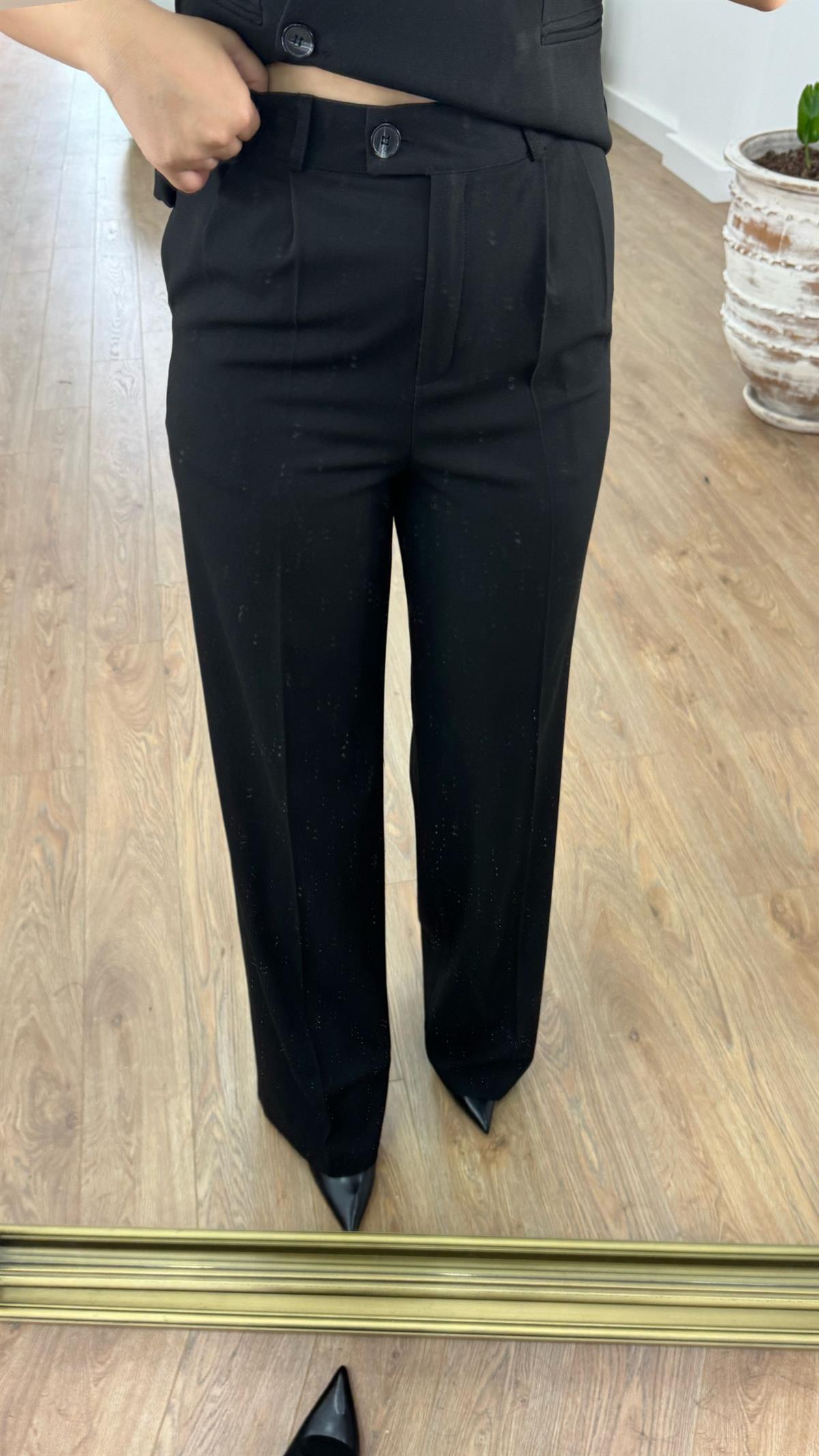 Önü Çapraz Düğmeli Yelekli Takım-Siyah