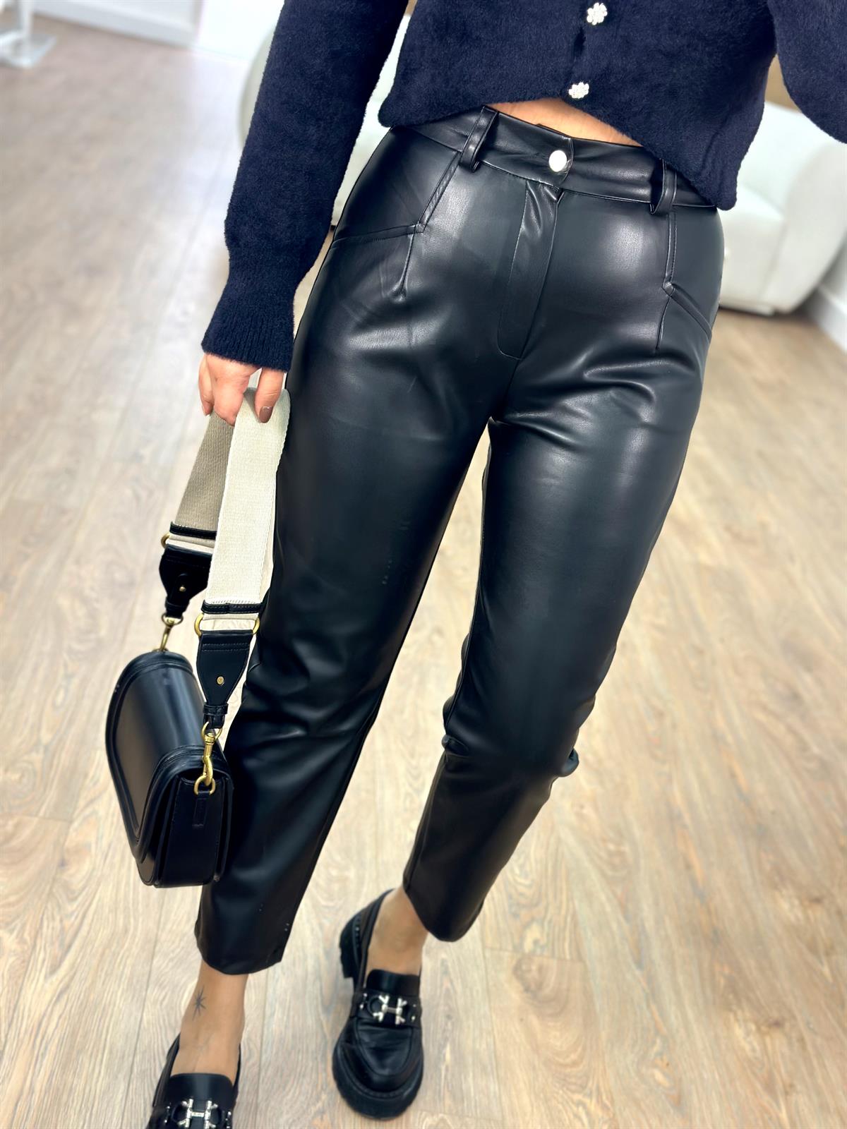Önü Cepli Deri Pantolon-Siyah