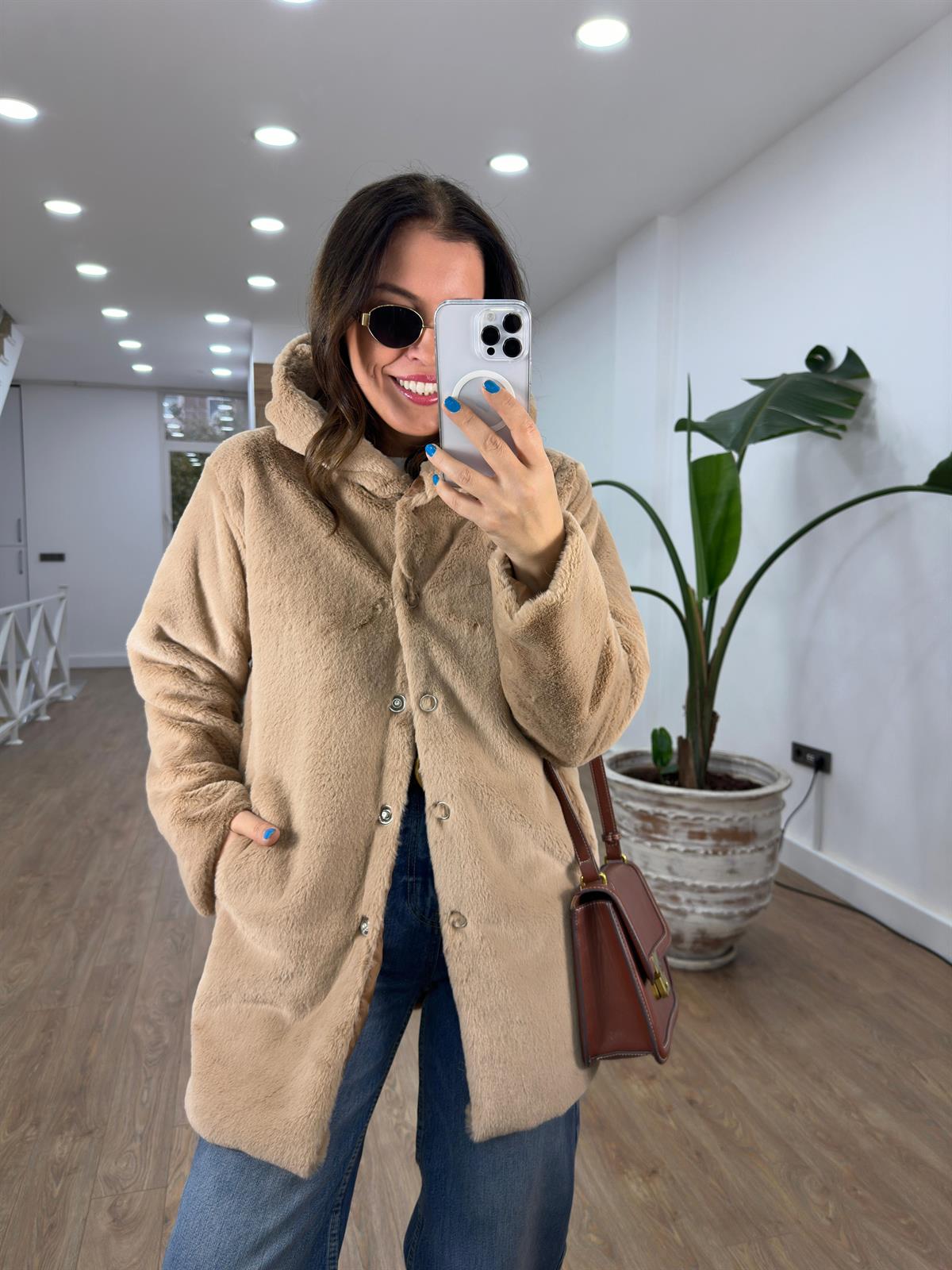 Önü Çıtçıtlı Kapüşonlu Peluş Kürk-Camel