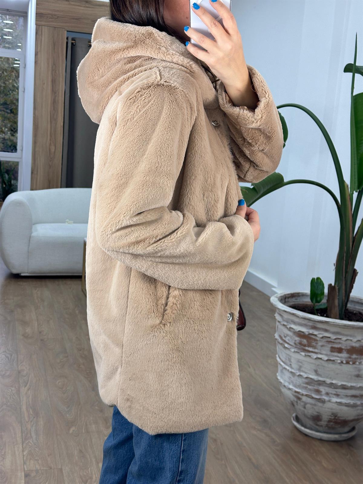 Önü Çıtçıtlı Kapüşonlu Peluş Kürk-Camel