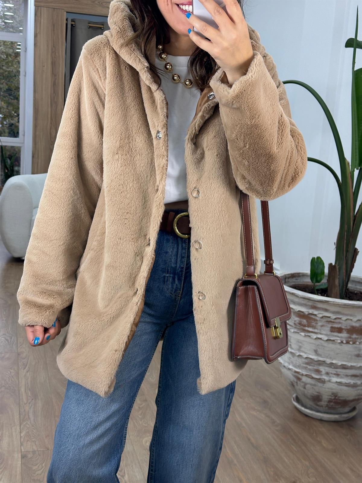 Önü Çıtçıtlı Kapüşonlu Peluş Kürk-Camel