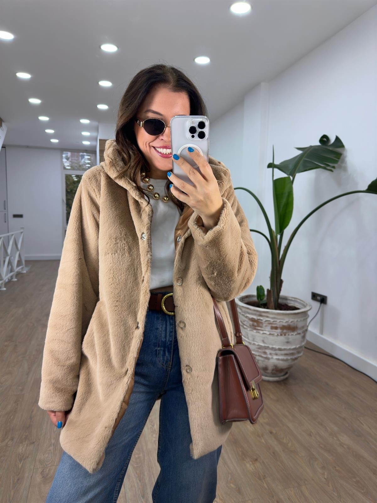 Önü Çıtçıtlı Kapüşonlu Peluş Kürk-Camel