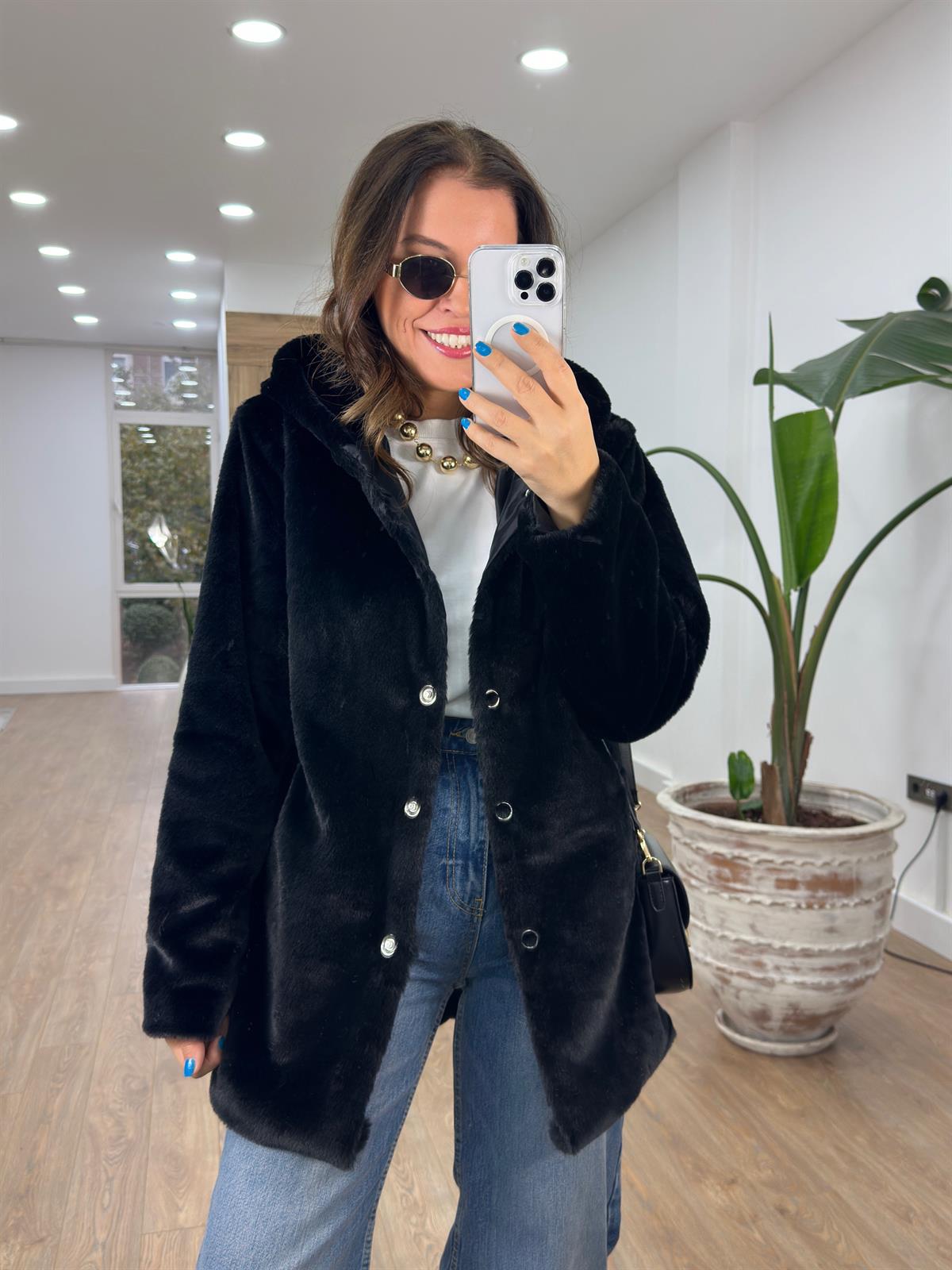 Önü Çıtçıtlı Kapüşonlu Peluş Kürk-Siyah