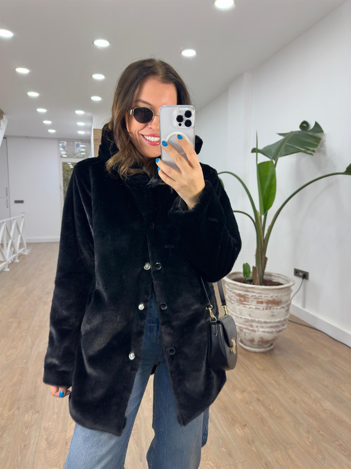 Önü Çıtçıtlı Kapüşonlu Peluş Kürk-Siyah