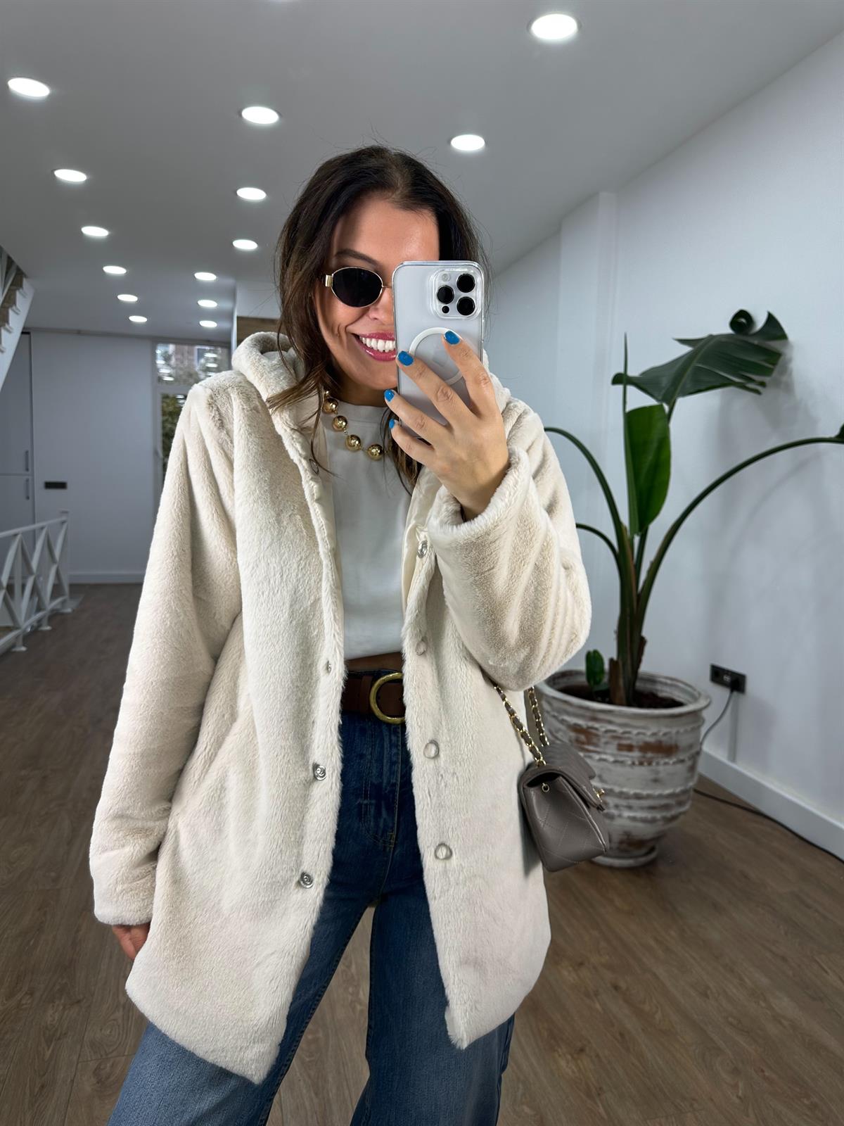 Önü Çıtçıtlı Kapüşonlu Peluş Kürk-Taş