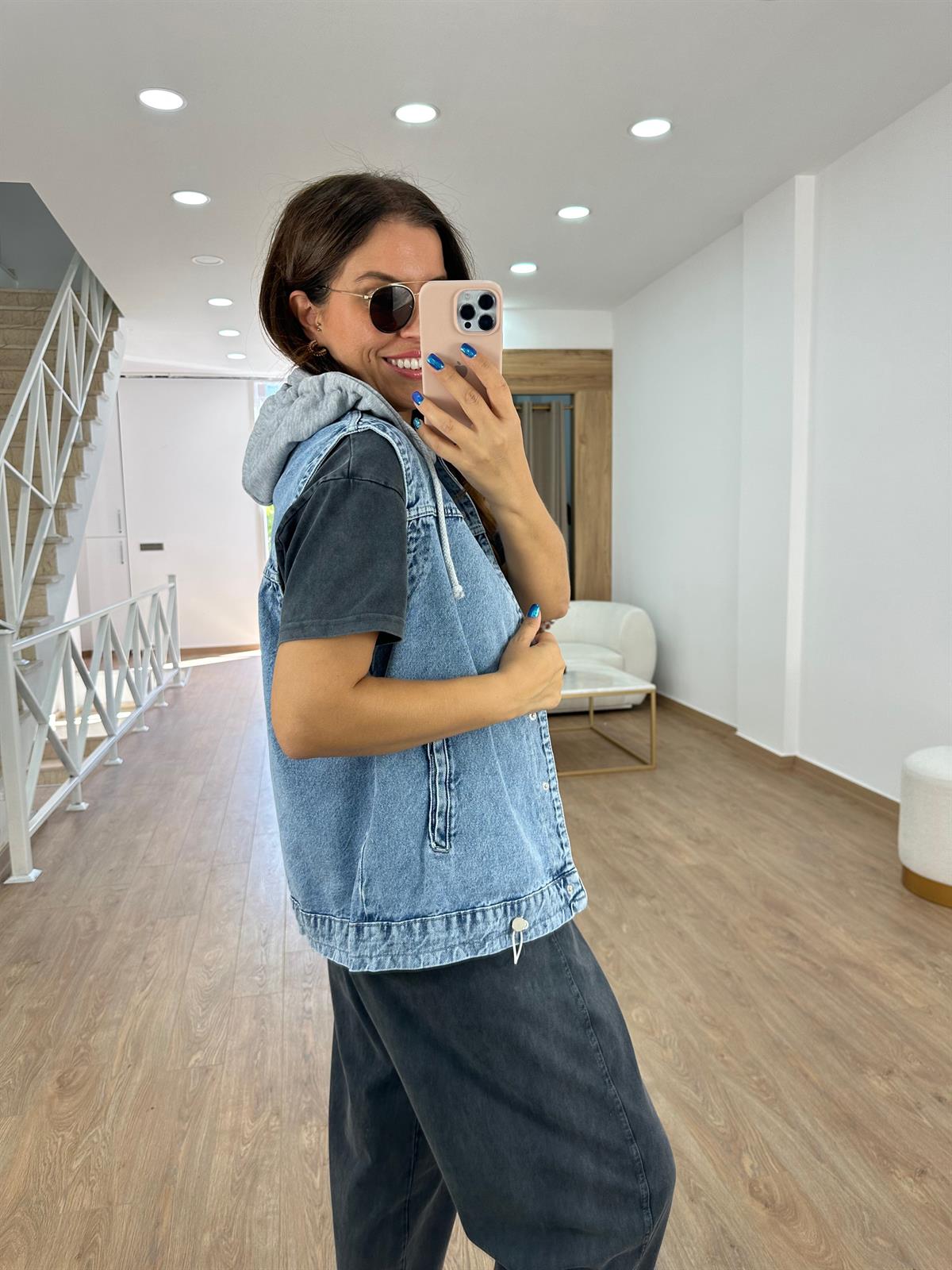 Önü Çıtçıtlı Kapüşonlu Salaş Denim Yelek