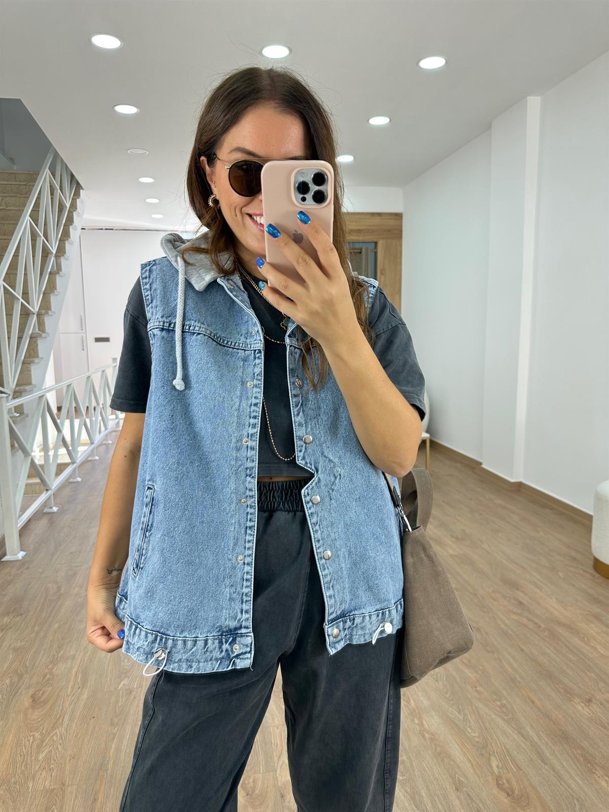 Önü Çıtçıtlı Kapüşonlu Salaş Denim Yelek