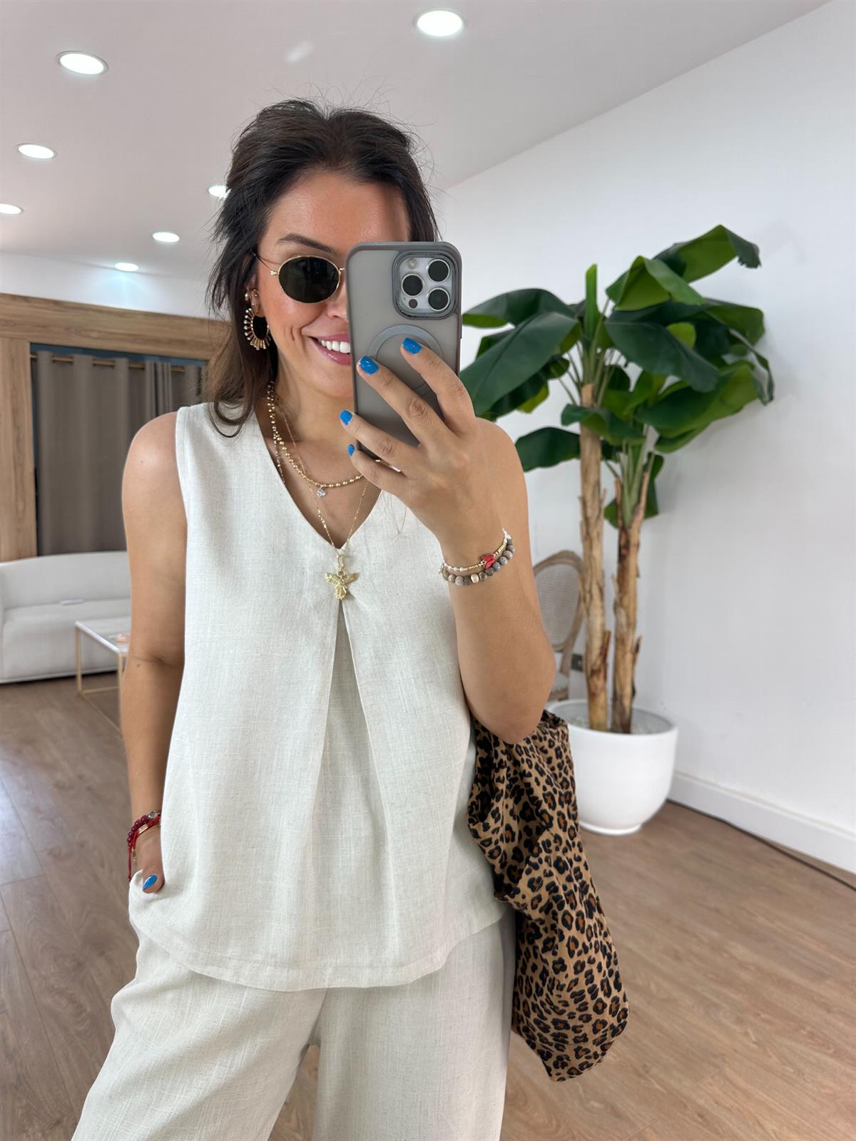 Önü Dikiş Detaylı Keten Bluz - Taş