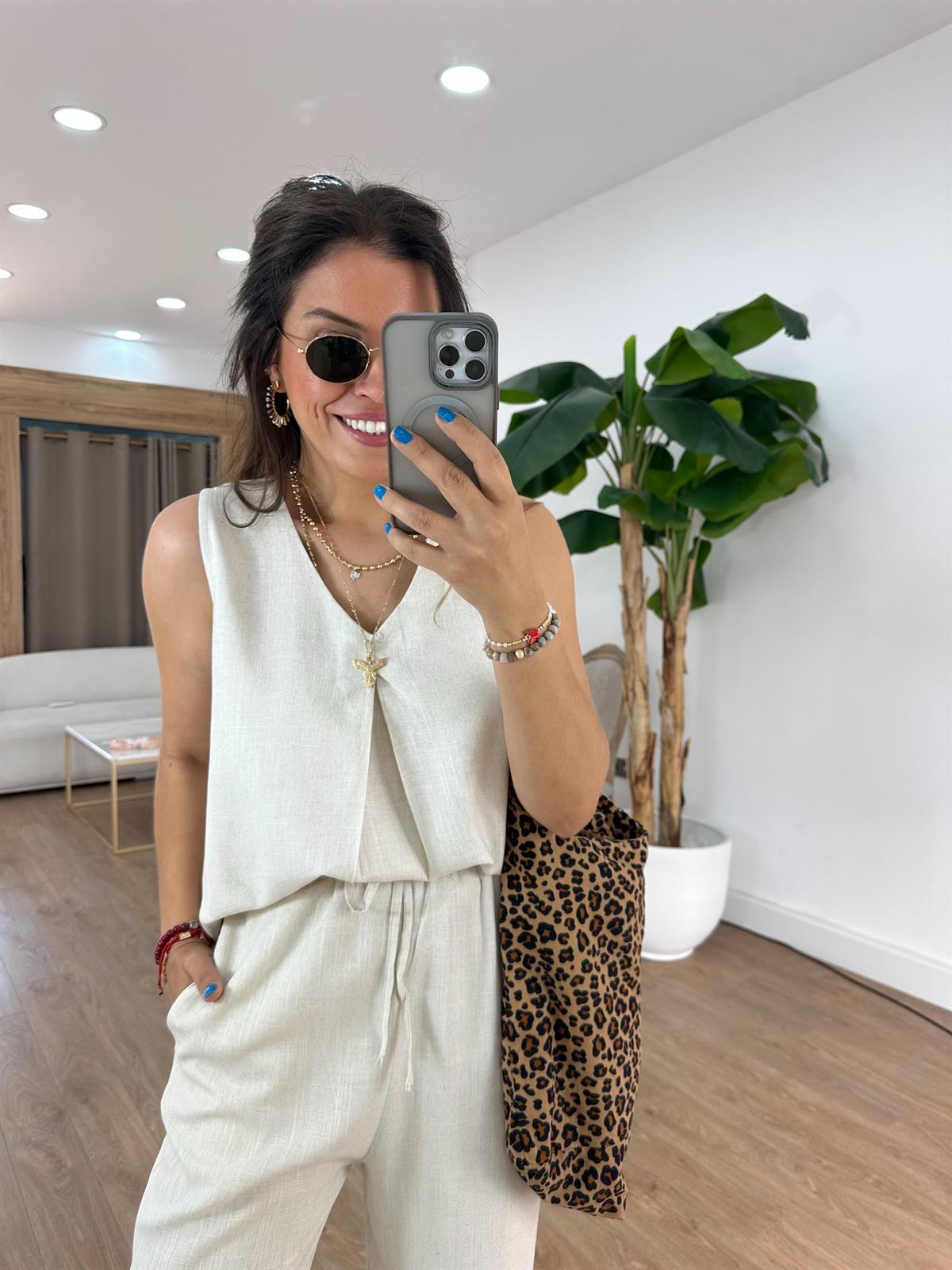 Önü Dikiş Detaylı Keten Bluz - Taş