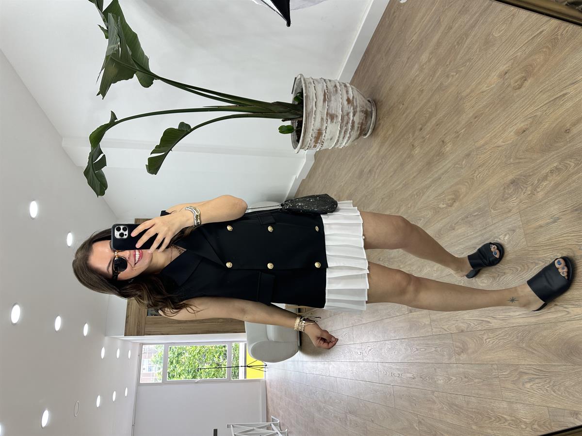 Önü Düğmeli Eteği Piliseli Elbise