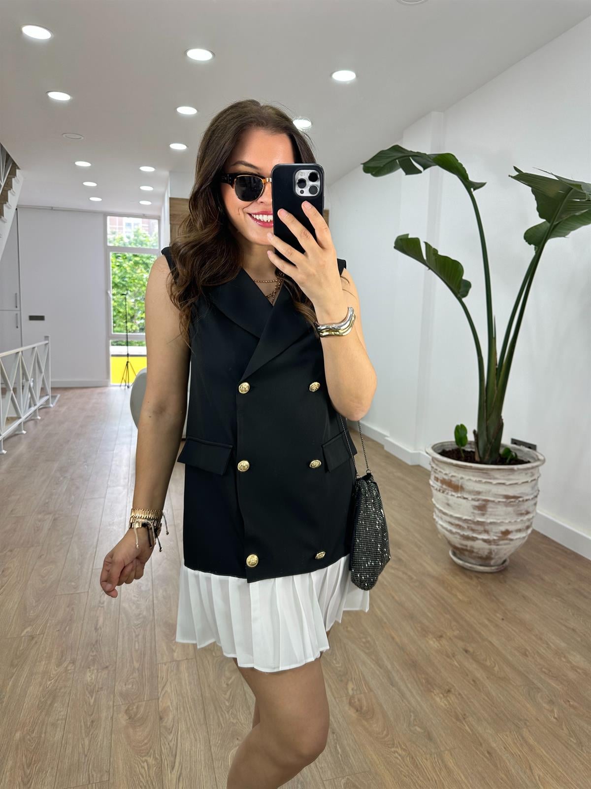 Önü Düğmeli Eteği Piliseli Elbise