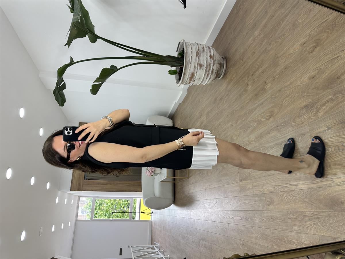 Önü Düğmeli Eteği Piliseli Elbise