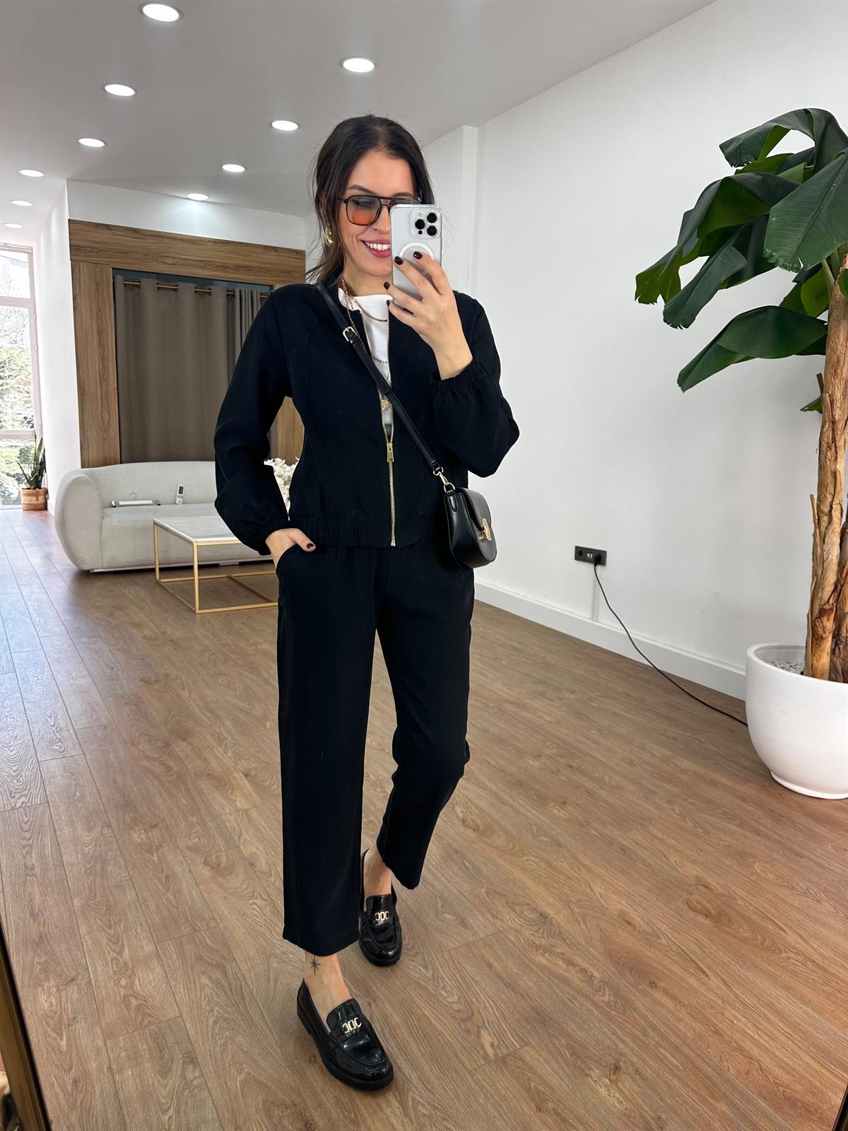 Önü Fermuarlı Beli ve Kolları Lastikli Eşofman Takımı - Siyah