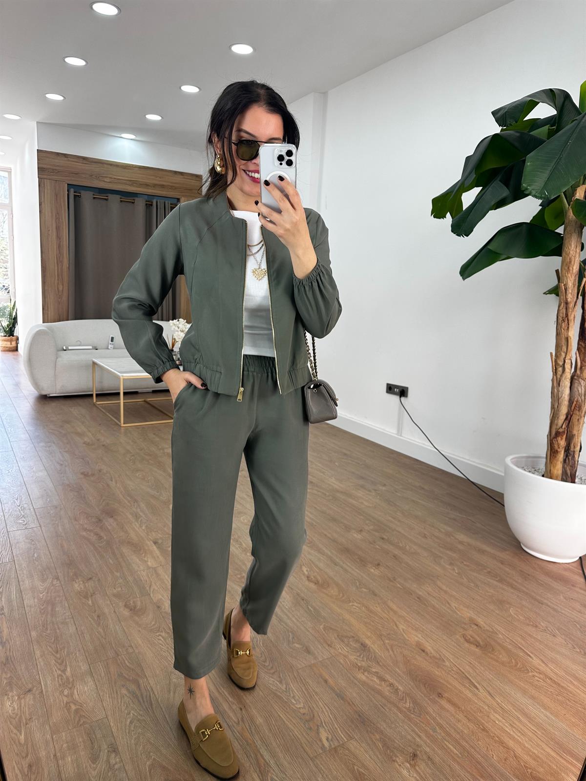 Önü Fermuarlı Beli ve Kolları Lastikli Eşofman Takımı - Yeşil