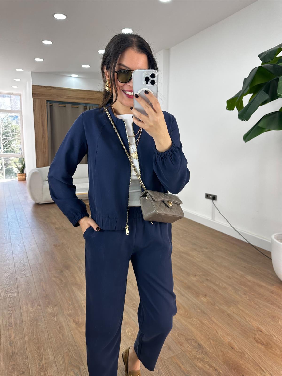 Önü Fermuarlı Beli ve Kolları Lastikli Eşofman Takımı - Lacivert