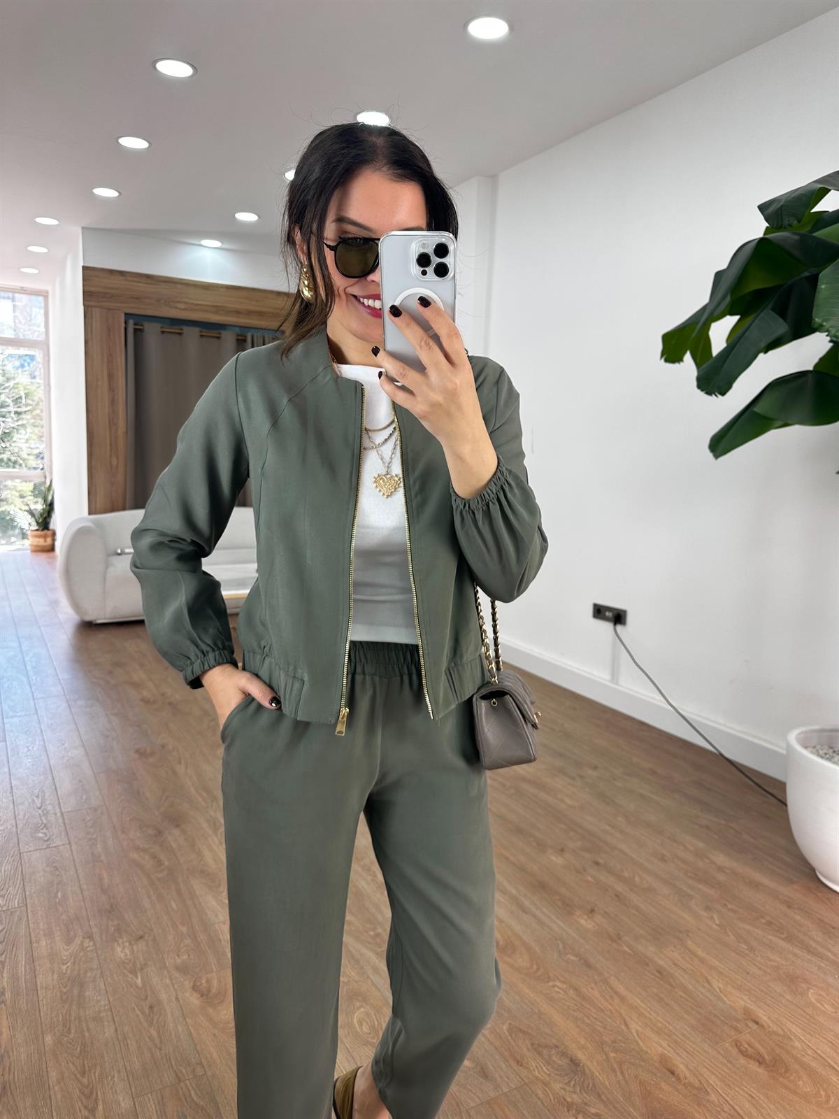 Önü Fermuarlı Beli ve Kolları Lastikli Eşofman Takımı - Yeşil