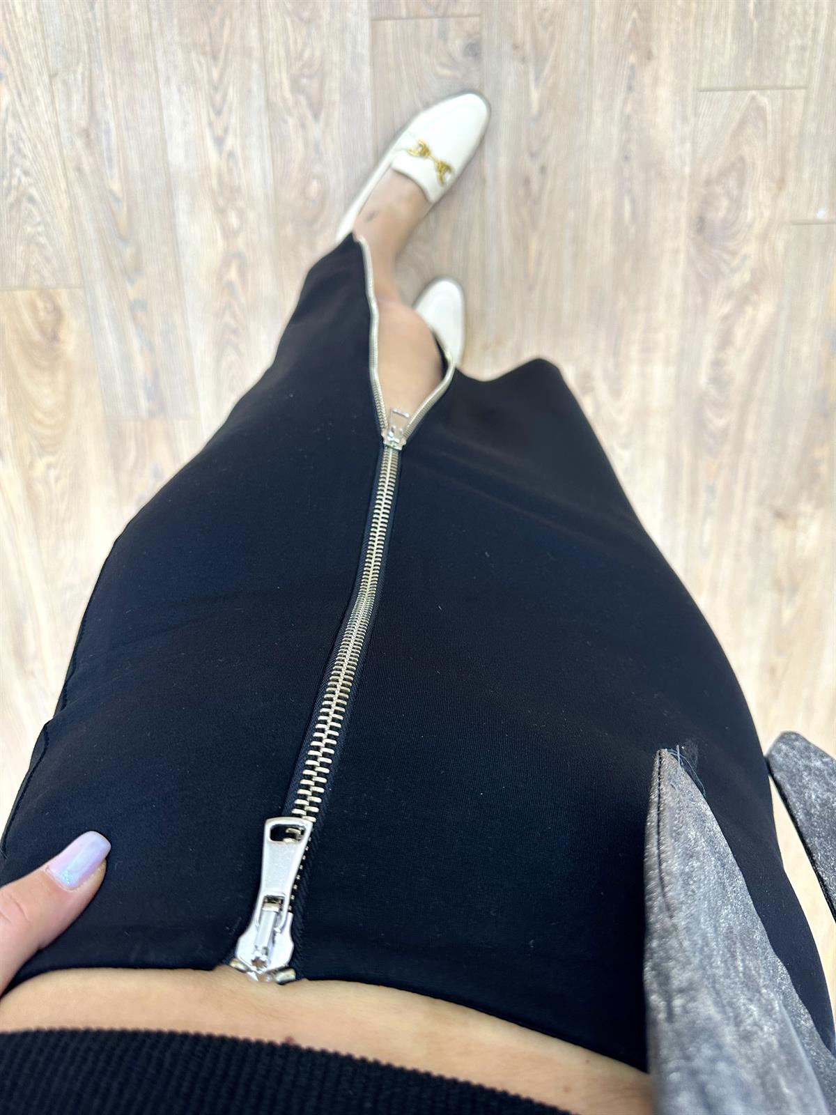 Önü Fermuarlı Likralı Etek